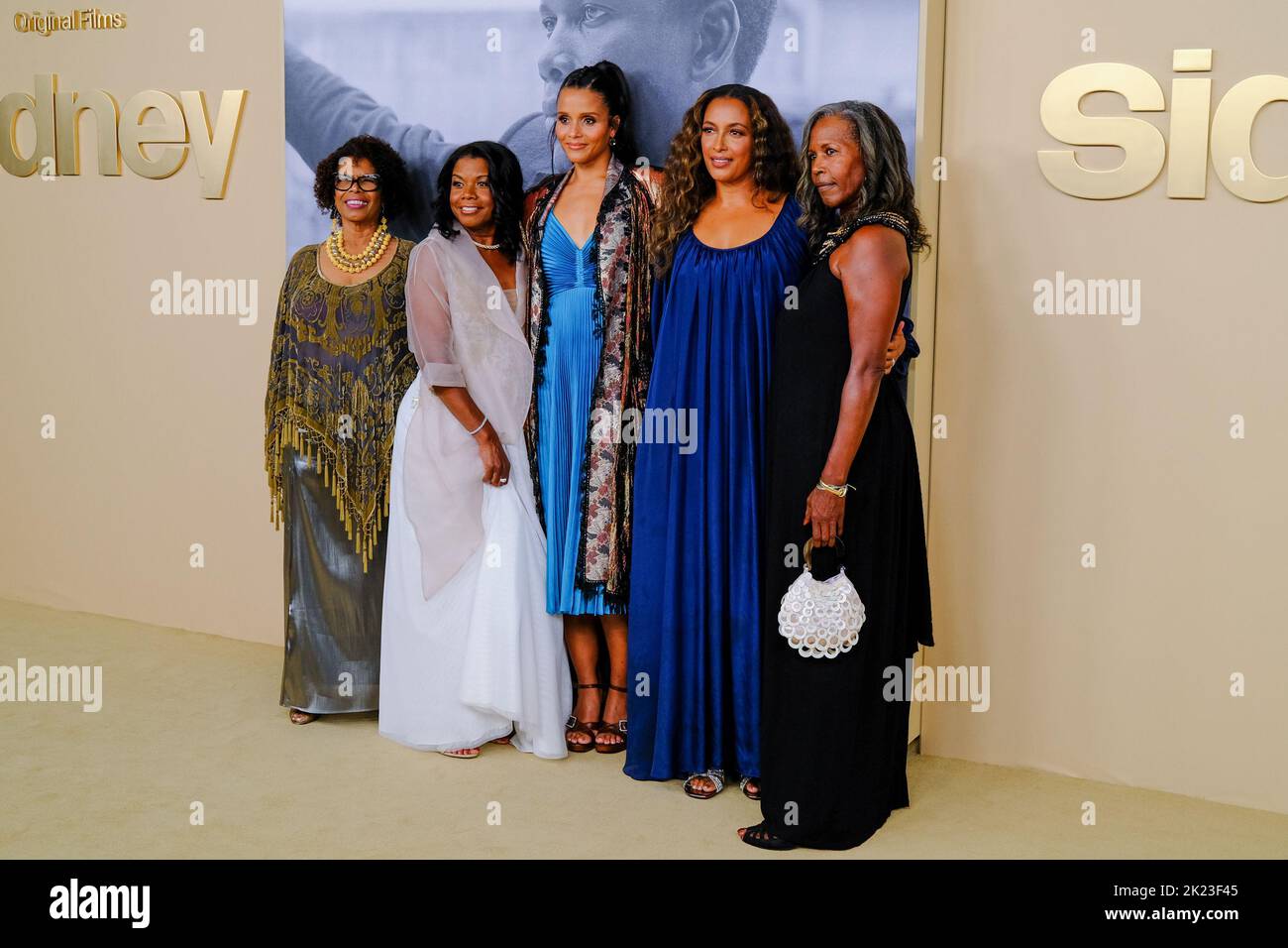 Los Angeles, USA. 21. September 2022. Sherri Poitier, Beverly Poitier-Henderson, Sydney Tamiia Poitier, Anika Poitier und Pamela Poitier kommen zur Premiere von „Sidney“, die am Mittwoch, den 21. September 2022, im Academy Museum of Motion Picturs in Los Angeles, CA, stattfand. (Foto von Conor Duffy/Sipa USA) Quelle: SIPA USA/Alamy Live News Stockfoto