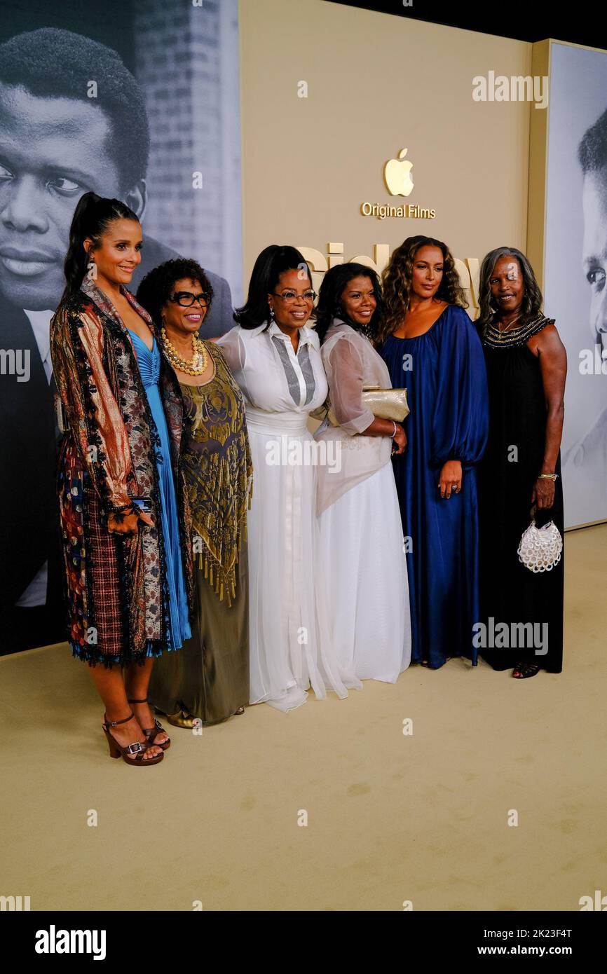 Los Angeles, USA. 21. September 2022. Reginald Hudlin, Beverly Poitier-Henderson, Sydney Tamiia Poitier, Oprah Winfrey, Sherri Poitier, Anika Poitier, Pamela Poitier und Derik Murray kommen zur Premiere von „Sidney“, die am Mittwoch, den 21. September 2022, im Academy Museum of Motion Picturs in Los Angeles, CA, stattfand. (Foto von Conor Duffy/Sipa USA) Quelle: SIPA USA/Alamy Live News Stockfoto