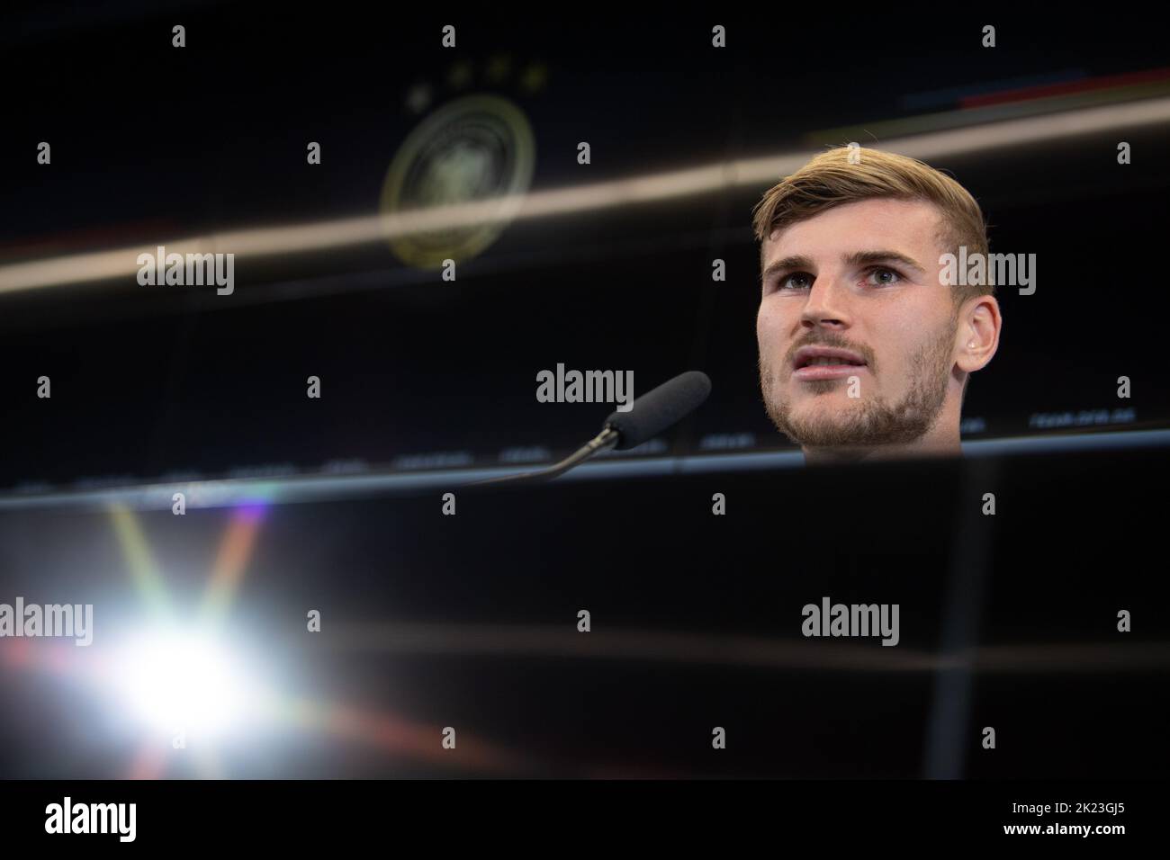 22. September 2022, Hessen, Frankfurt/Main: Fußball: Nationalmannschaft, Deutschland, Nationenliga, vor den Spielen gegen Ungarn und England, Abschlusspressekonferenz, DFB Campus: Timo Werner spricht. Foto: Sebastian Gollnow/dpa - WICHTIGER HINWEIS: Gemäß den Anforderungen der DFL Deutsche Fußball Liga und des DFB Deutscher Fußball-Bund ist es untersagt, im Stadion und/oder vom Spiel aufgenommene Fotos in Form von Sequenzbildern und/oder videoähnlichen Fotoserien zu verwenden oder zu verwenden. Stockfoto