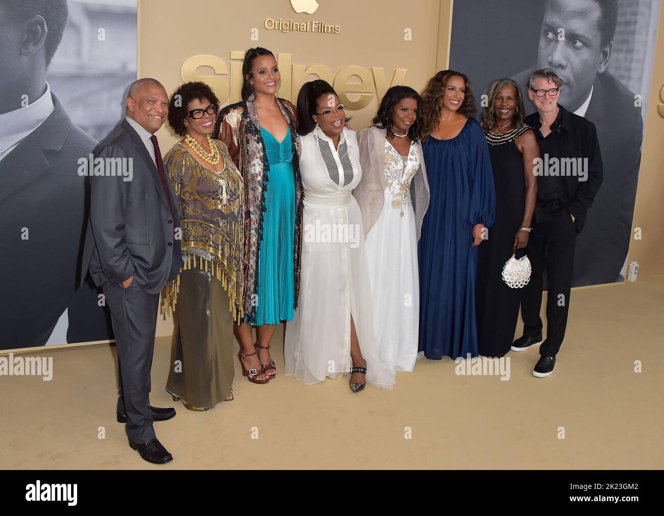 21. September 2022 - Los Angeles, Kalifornien - Reginald Hudlin, Beverly Poitier-Henderson, Sydney Tamiia Poitier, Oprah Winfrey, Sherri Poitier, Anika Poitier, Pamela Poitier, Derik Murray. Premiere von Apple TV +'s ''Sidney'' im Academy Museum of Motion Picturs in Los Angeles. (Bild: © FS/AdMedia über ZUMA Press Wire) Stockfoto