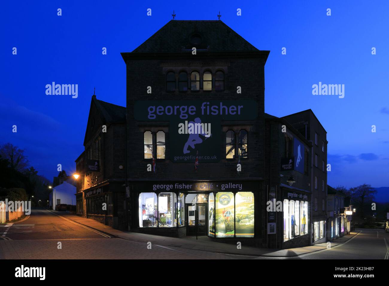 The George Fisher Outdoor Shop, Keswick Town, Lake District National Park, Cumbria County, England, Großbritannien Stockfoto