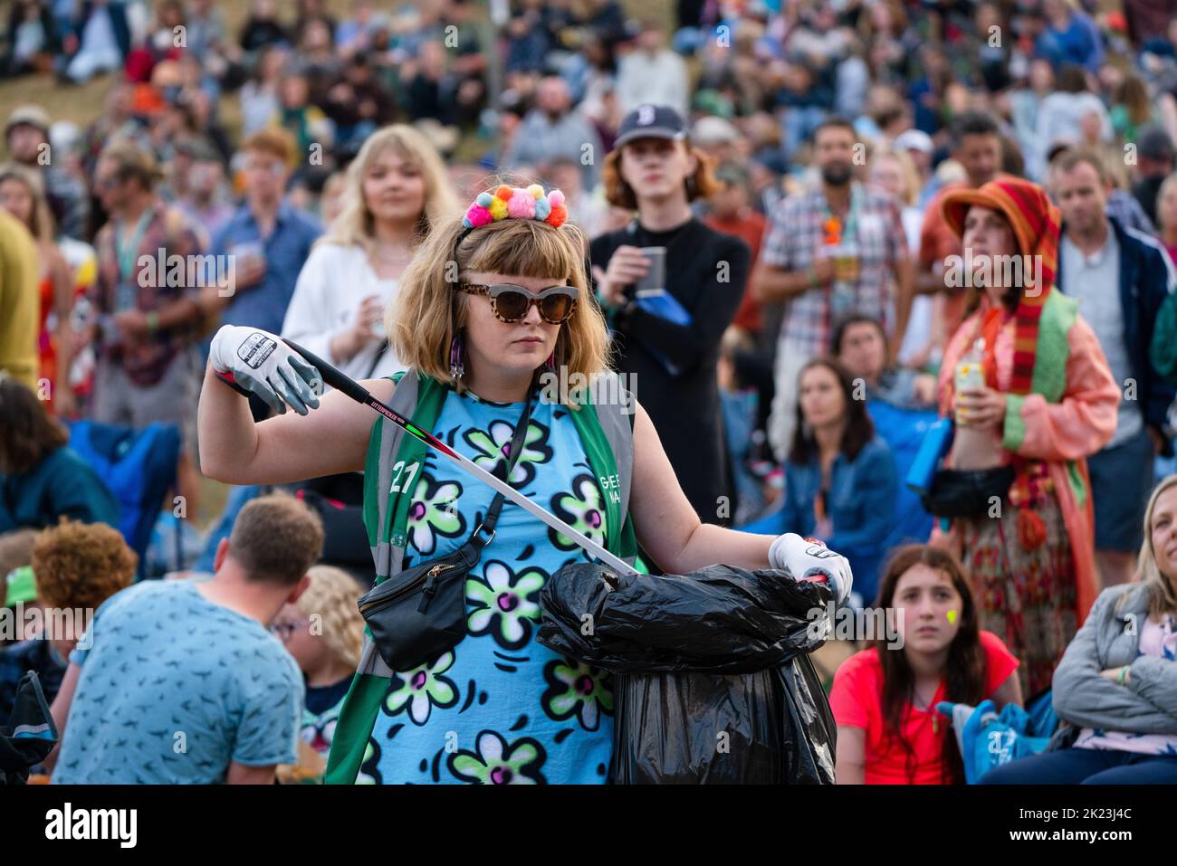 Müllabfuhr auf der Hauptbühne am zweiten Tag des Green man 2022 Musikfestivals in Wales, Großbritannien, 2022. August. Foto: Rob Watkins/Alamy Stockfoto