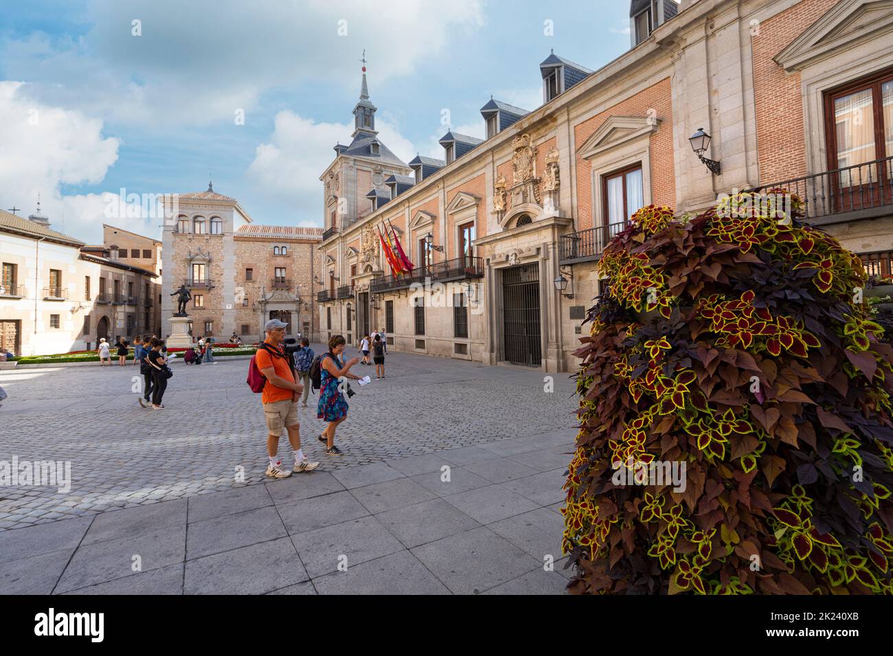 Madrid, Spanien, September 2022. Casa de la Villa Gebäude auf dem gleichen Platz im Stadtzentrum Stockfoto