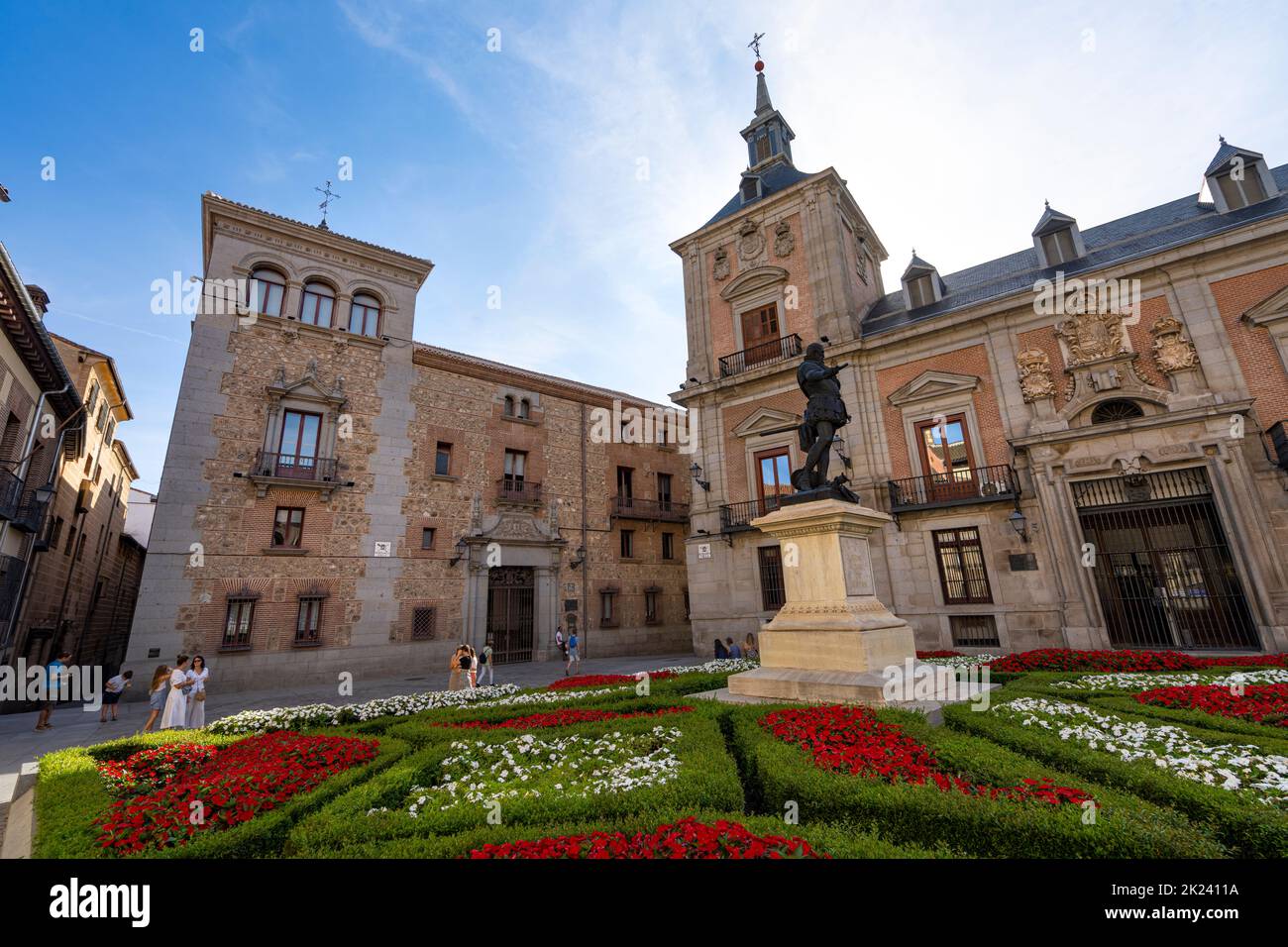 Madrid, Spanien, September 2022. Casa de la Villa Gebäude auf dem gleichen Platz im Stadtzentrum Stockfoto