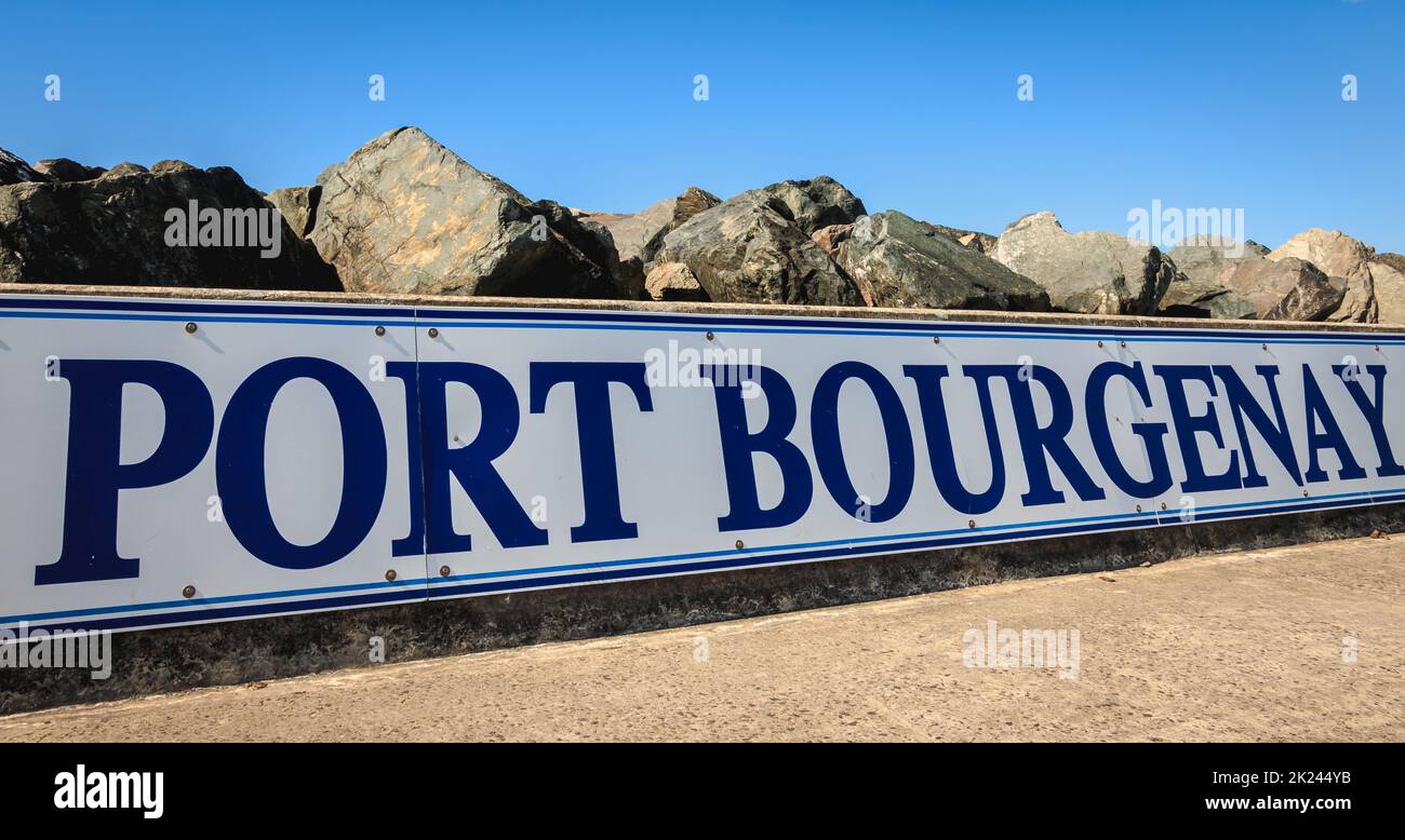 Talmont Saint Hilaire, Frankreich - 23. September 2016 : Schild mit der Einfahrt zum Hafen von Bourgenay (PORT BOURGENAY) an einem Sommertag Stockfoto