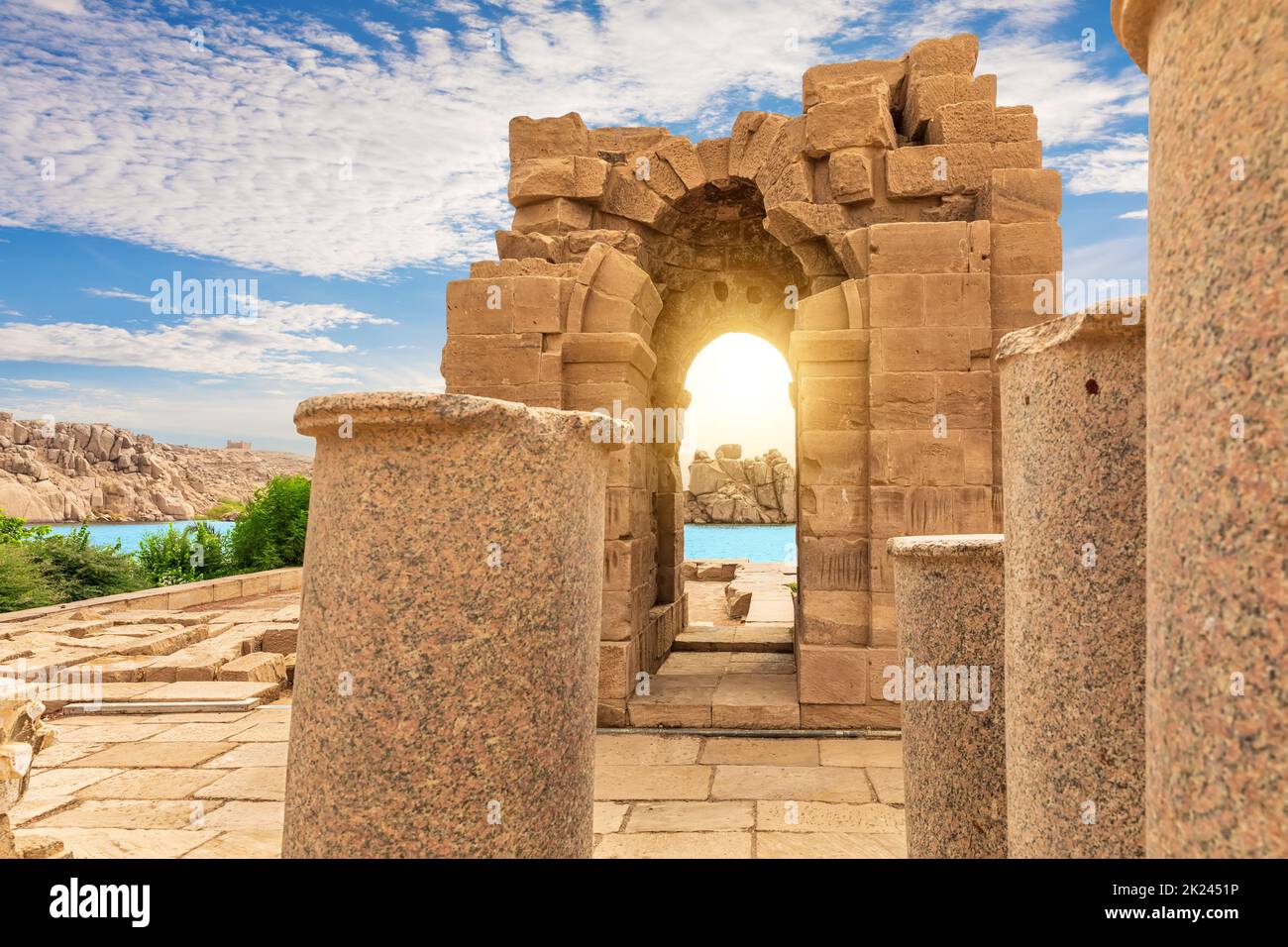 Hauptstädte der Ostkolonnade im Philae-Tempel von Assuan, Ägypten. Stockfoto