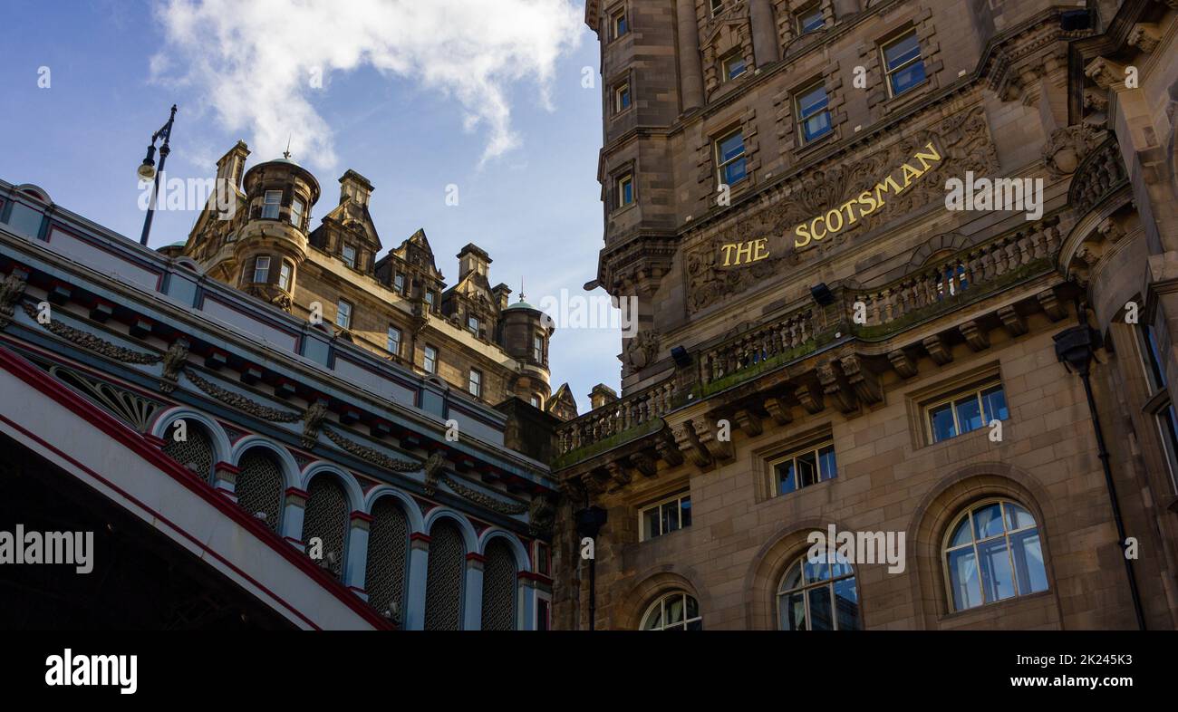 Ein Bild des Scotsman Hotels von der Straße aus gesehen. Stockfoto