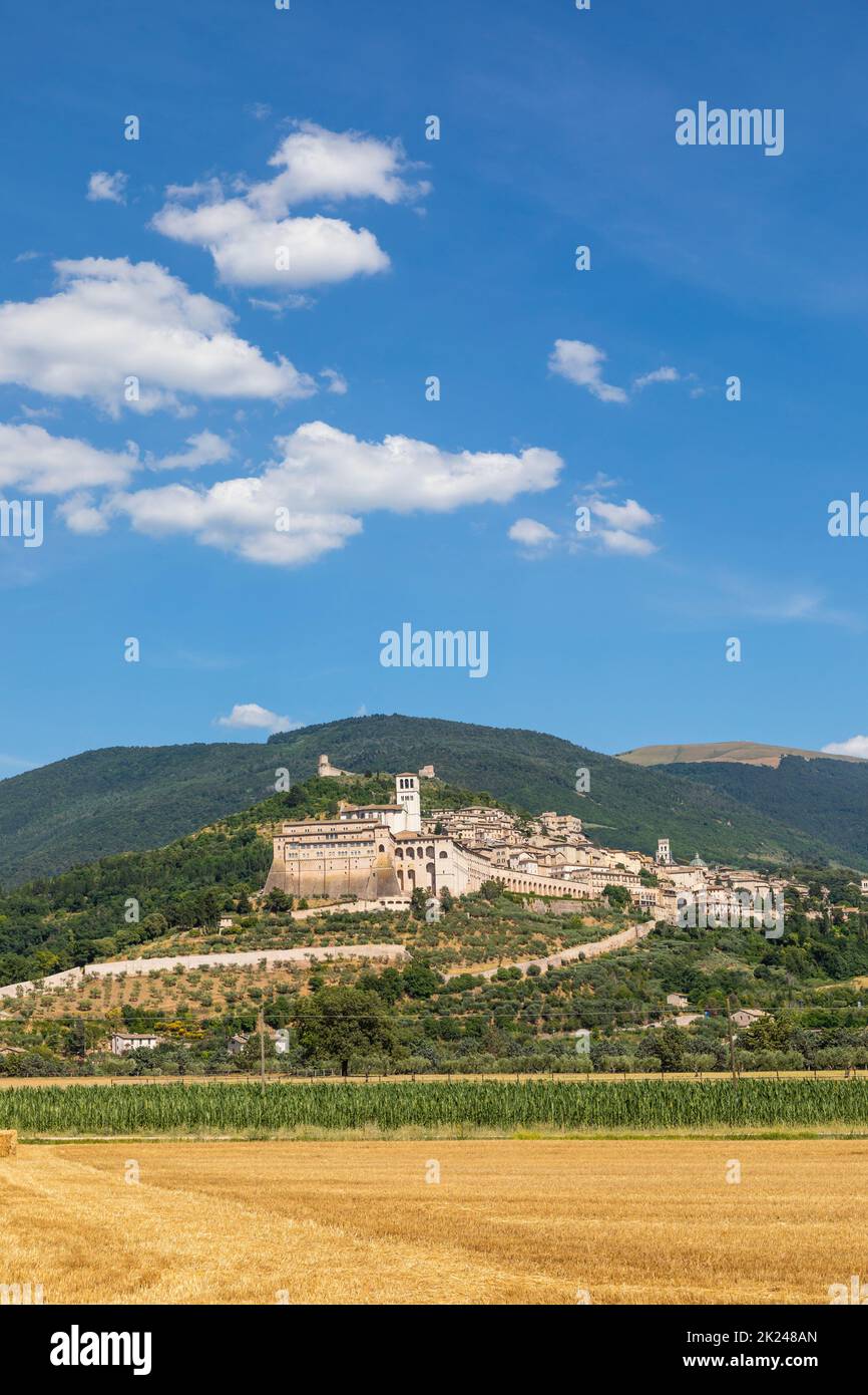 Assisi Dorf in Umbrien, Italien. Die Stadt ist berühmt für die wichtigste Basilika des Heiligen Franziskus in Italien (Basilica di San Francesco) Stockfoto