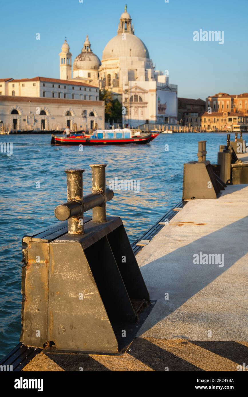 Venedig, Blick auf den Canal Grande und die Basilika santa maria maggiore Stockfoto