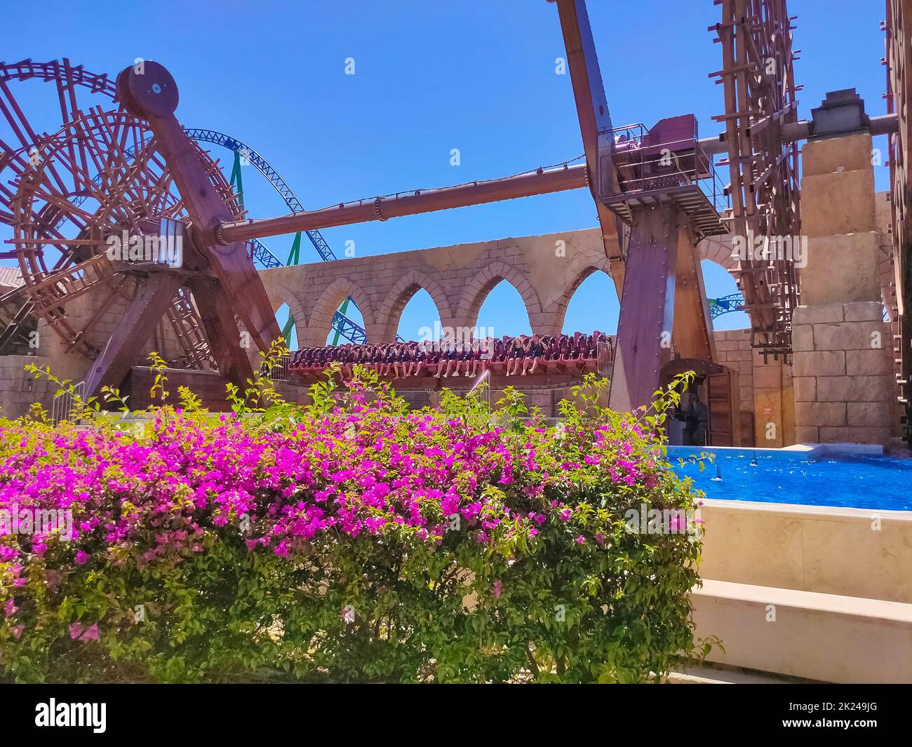 Belek, Antalya, Türkei - 15. Mai 2021: Der Themenpark Land of Legends in Belek. Galeon Abenteuer oder Attraktion Stockfoto