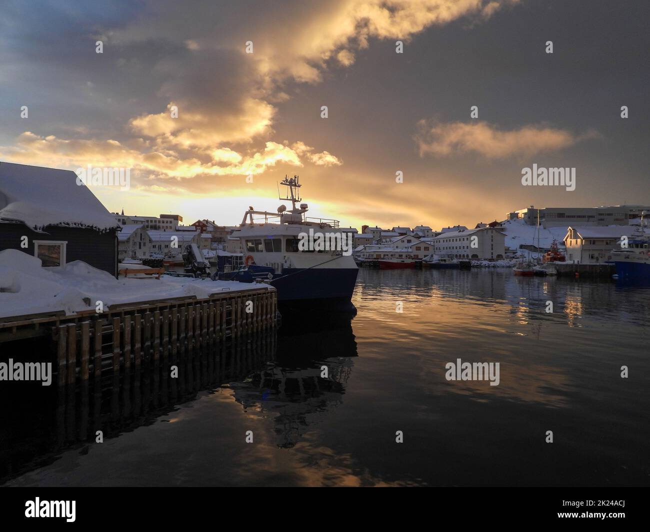 Honningsvag ist die nördlichste Stadt auf dem norwegischen Festland. Es befindet sich in der Gemeinde Nordkapp im Bezirk Troms Og Finnmark. Stockfoto