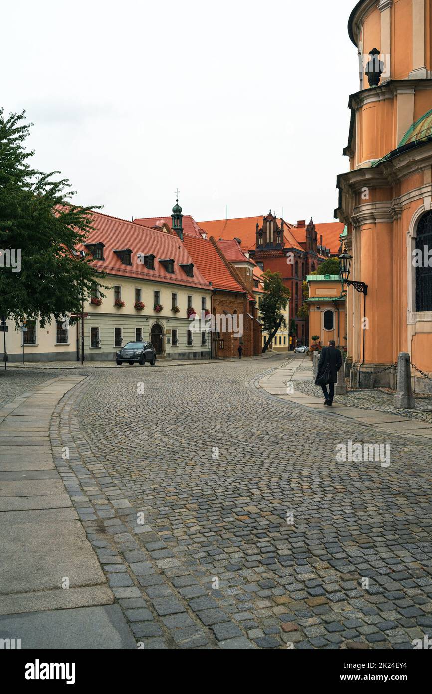 BRESLAU, POLEN - 14. OKTOBER 2021: Straßen der alten Stadt. Stockfoto