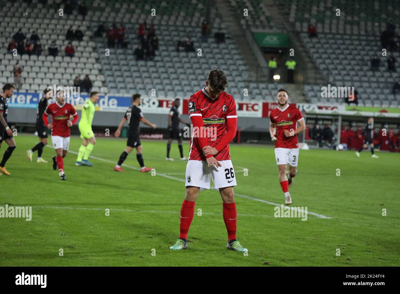 Noah Weißhaupt (SC Freiburg II U23) feiert sein Tor zum 1:0 im Spiel der 3. FBL: 21-22: 23. Spt. SC Freiburg II gegen Türkgücü München DFL-VORSCHRIFTEN Stockfoto