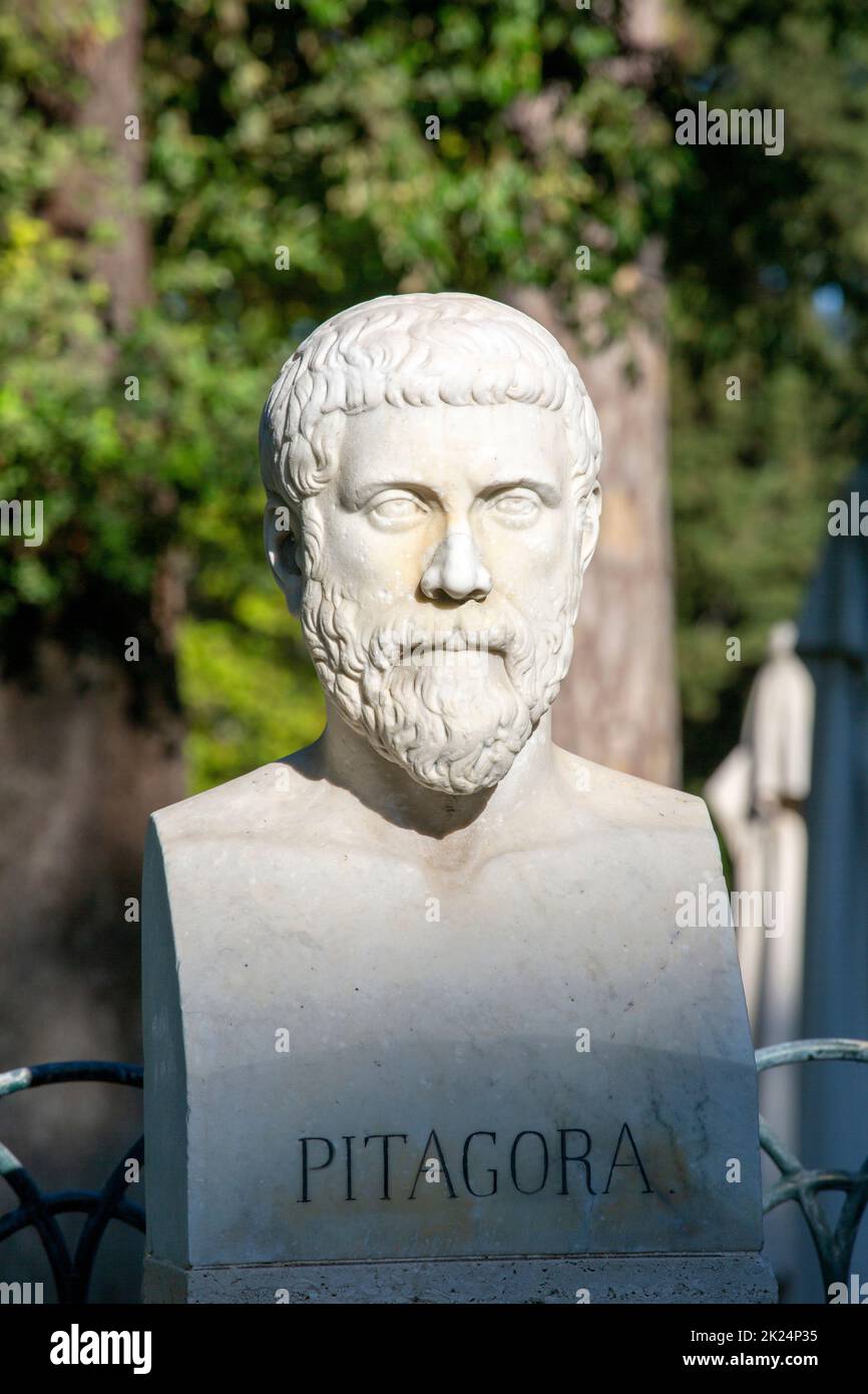 Rom, Italien - 10. Oktober 2020: Pythagoras Büstenskulptur in den Gärten der Villa Borghese Stockfoto