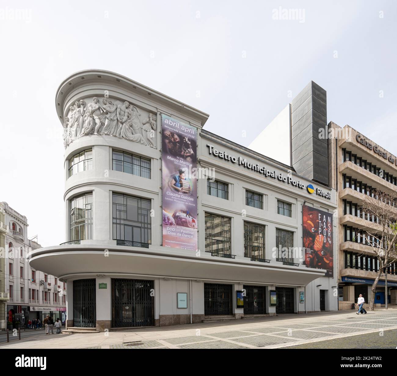 Porto, Portugal. März 2022. Außenansicht des Stadttheaters von Porto Rivoli im Stadtzentrum Stockfoto