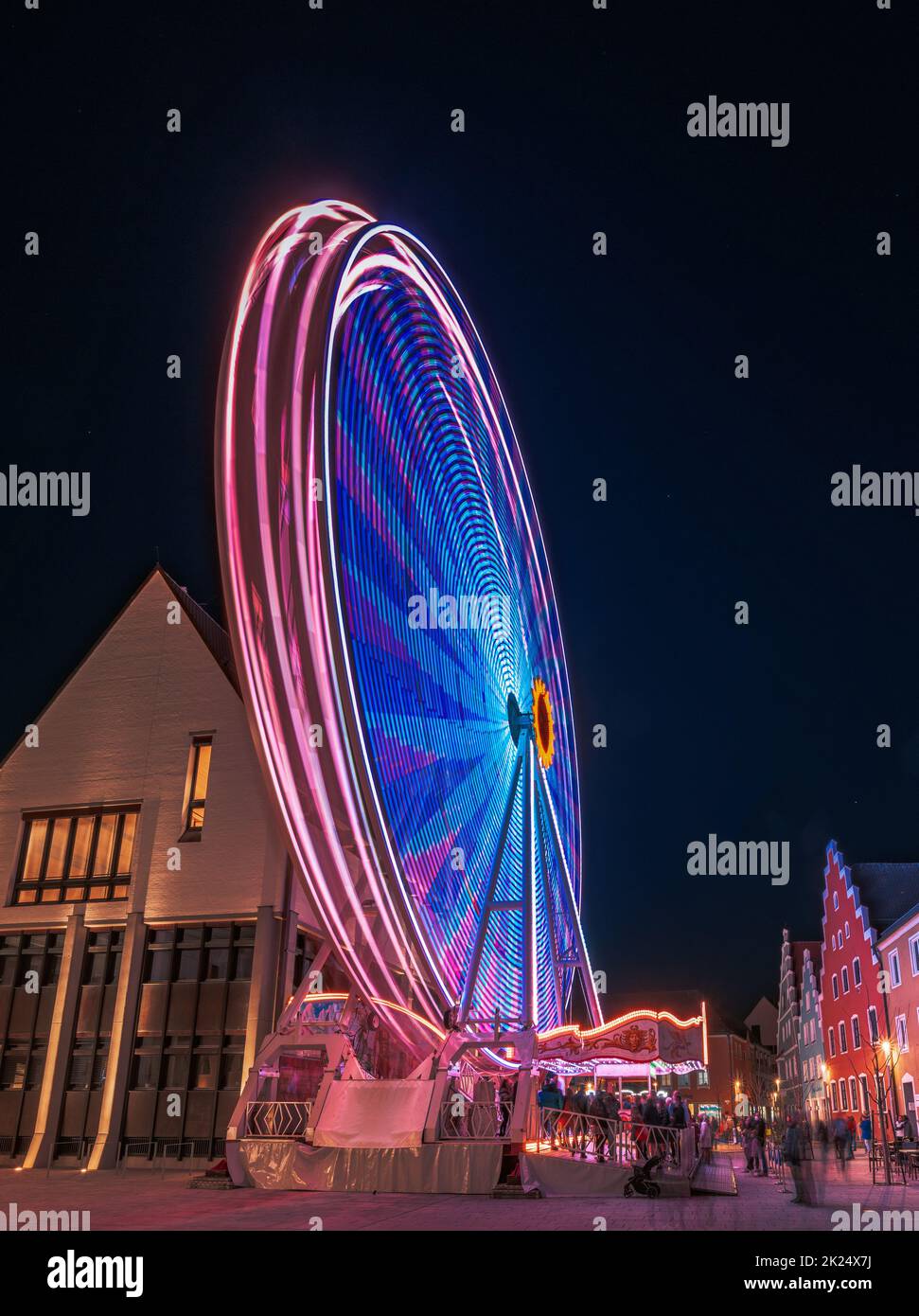 SCHROBENHAUSEN, DEUTSCHLAND, MÄRZ 25: Historisches Riesenrad in der Stadt Schrobenhausen, Deutschland am 25. März 2022 Stockfoto