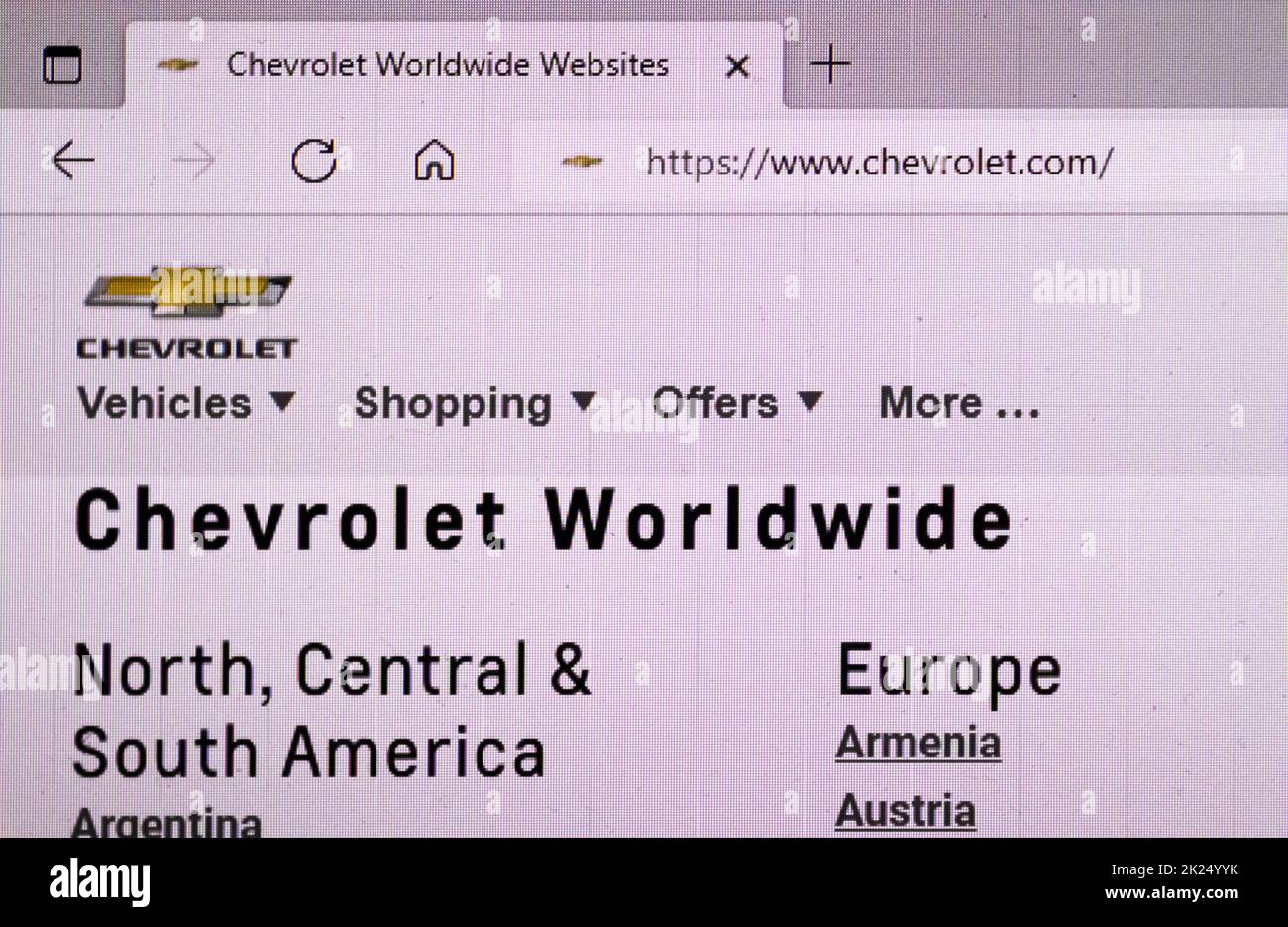 Hamburg, Deutschland - 06. Mai 2022: Nahaufnahme der Homepage der Autofirma Chevrolet auf einem LCD-Monitor Stockfoto