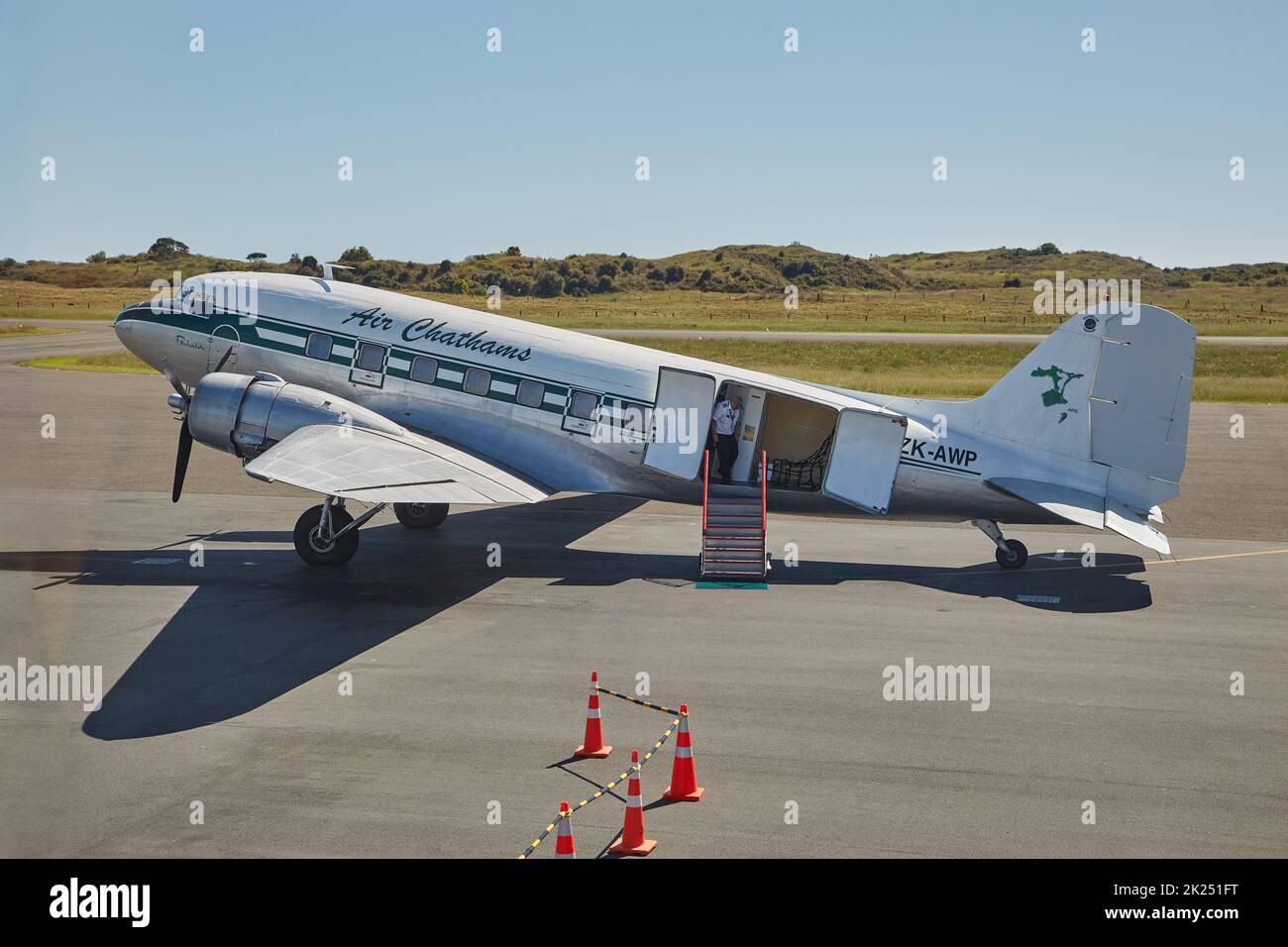 WHAKATANE, NEUSEELAND - 6. MÄRZ 2016: Air Chathams DC-3 am Flughafen Whakatane. Die Douglas DC-3, die 1936 eingeführt wurde, war ein wichtiges Modell von avi Stockfoto