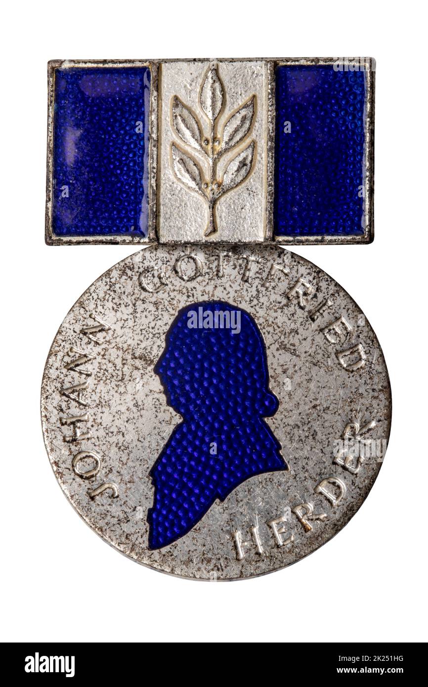 Potsdam, Deutschland - 06. MAI 2022. Nahaufnahme einer alten Medaille von Johann Gottfried Herder. Ca. 1958. Dichter, Theologe, Philosoph. Beschneidungspfad. Ausgezeichnet Stockfoto
