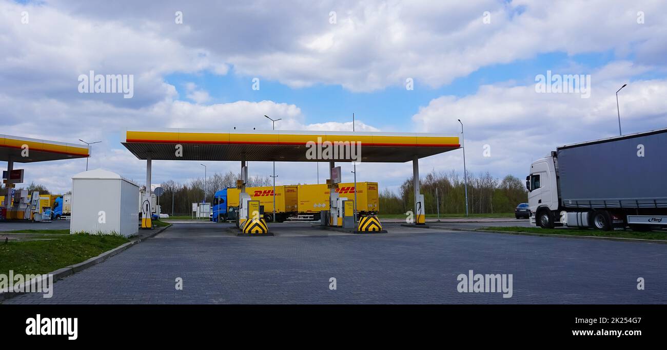 Katowice, Polen - 17. April 2022: ROHBENZIN- und Tankstelle Stockfoto