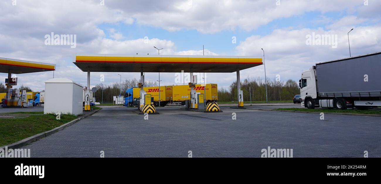 Katowice, Polen - 17. April 2022: ROHBENZIN- und Tankstelle Stockfoto