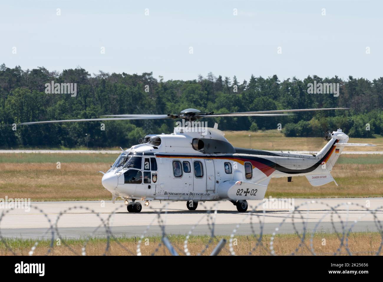 Bundeskanzler Olaf Scholz wird am 22. Juni 2022 mit dem Hubschrauber der Bundeswehr die ILA 2022 erreichen. Stockfoto
