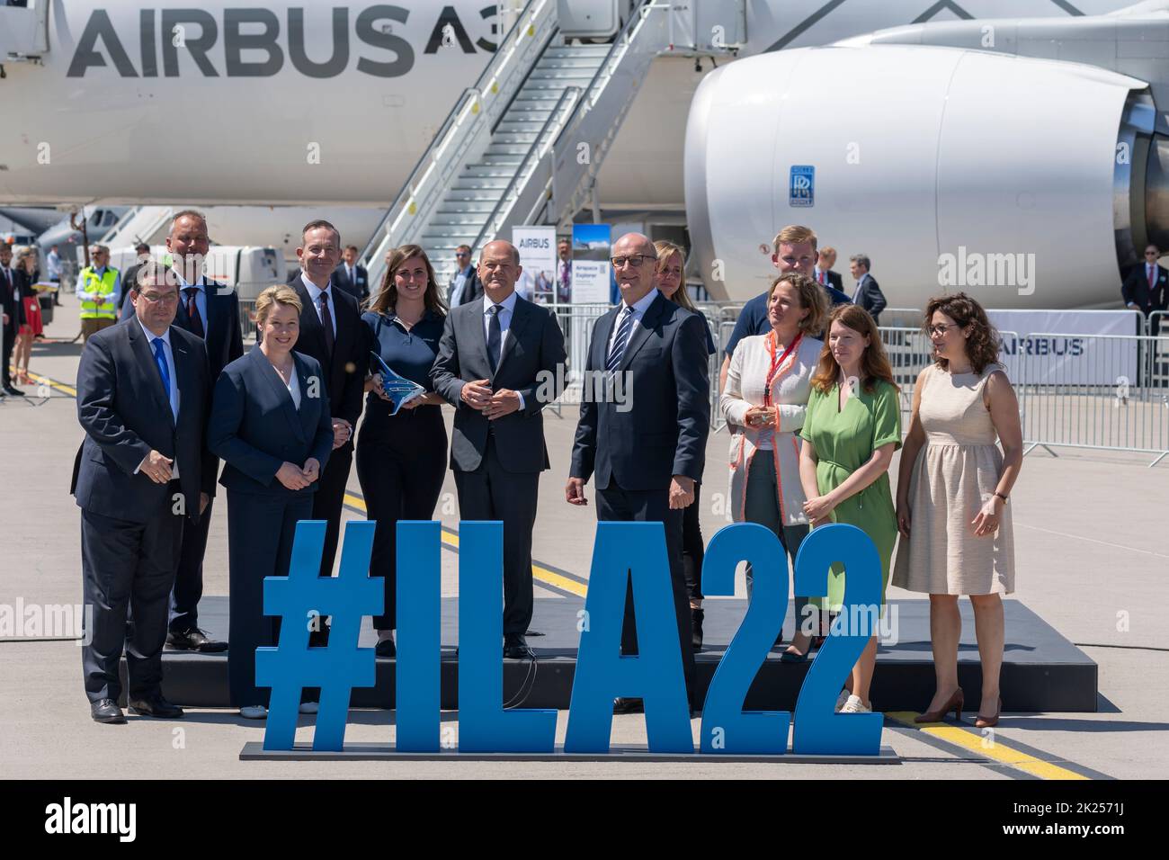 Am 22. Juni 2022 eröffnet Bundeskanzler Olaf Scholz die ILA 2022, gefolgt von einer Führung durch ILA Berlin. Stockfoto