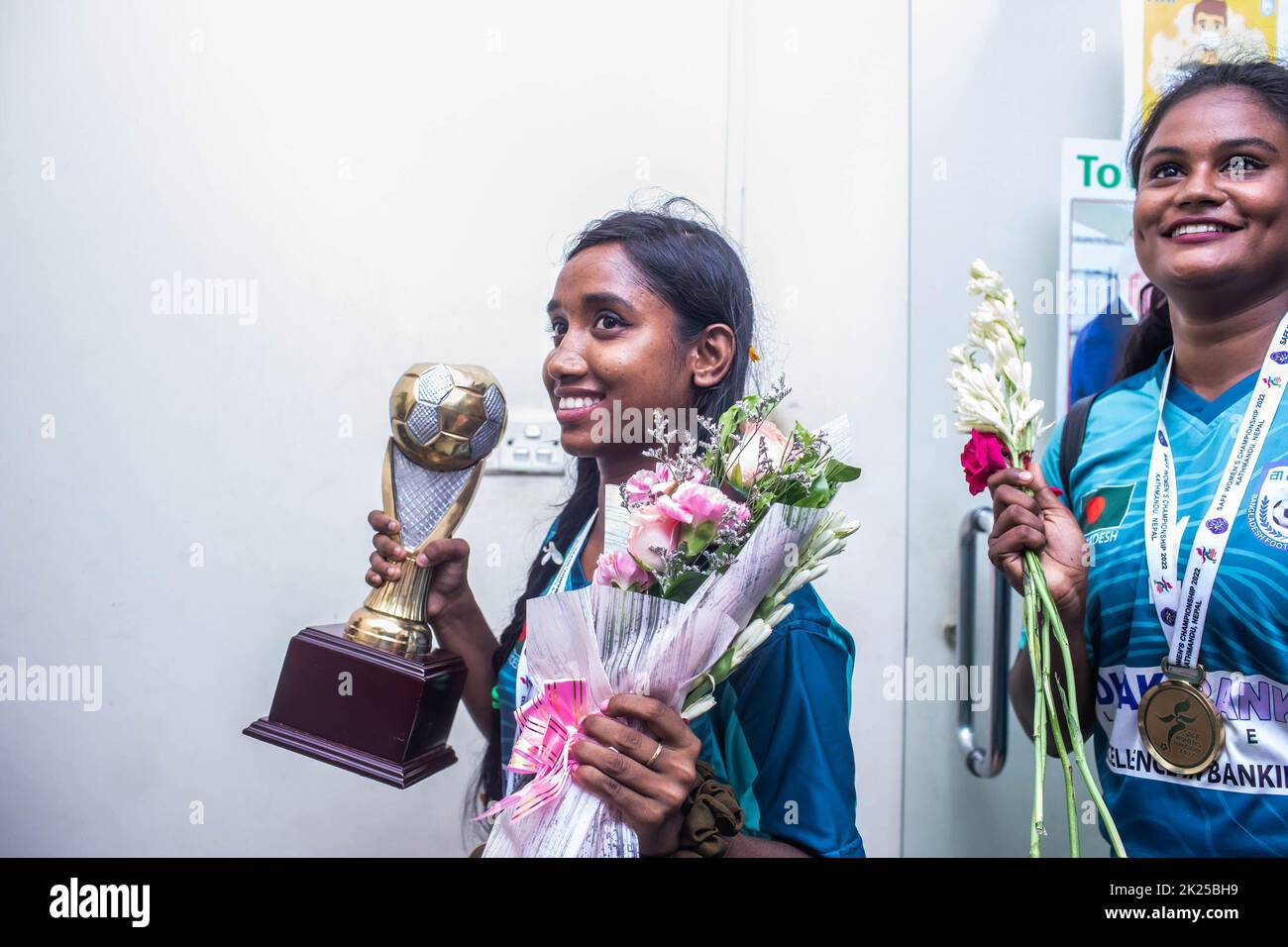Die Nationalmannschaft der Frauen aus Bangladesch posiert im BFFHaus
