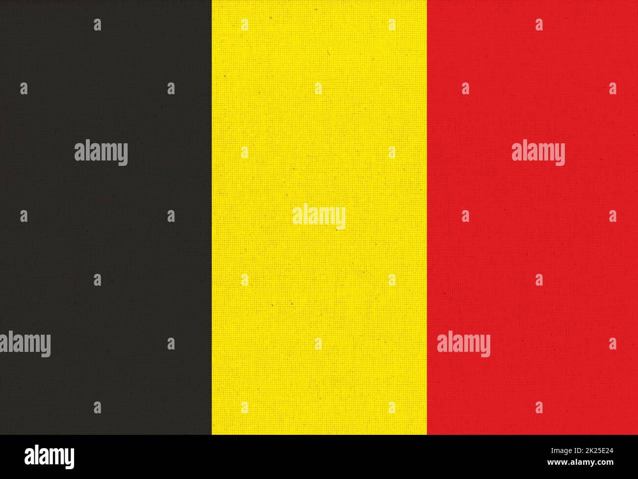 Flagge Belgiens. Belgische Flagge auf der Gewebeoberfläche. Belgische Staatsflagge Stockfoto