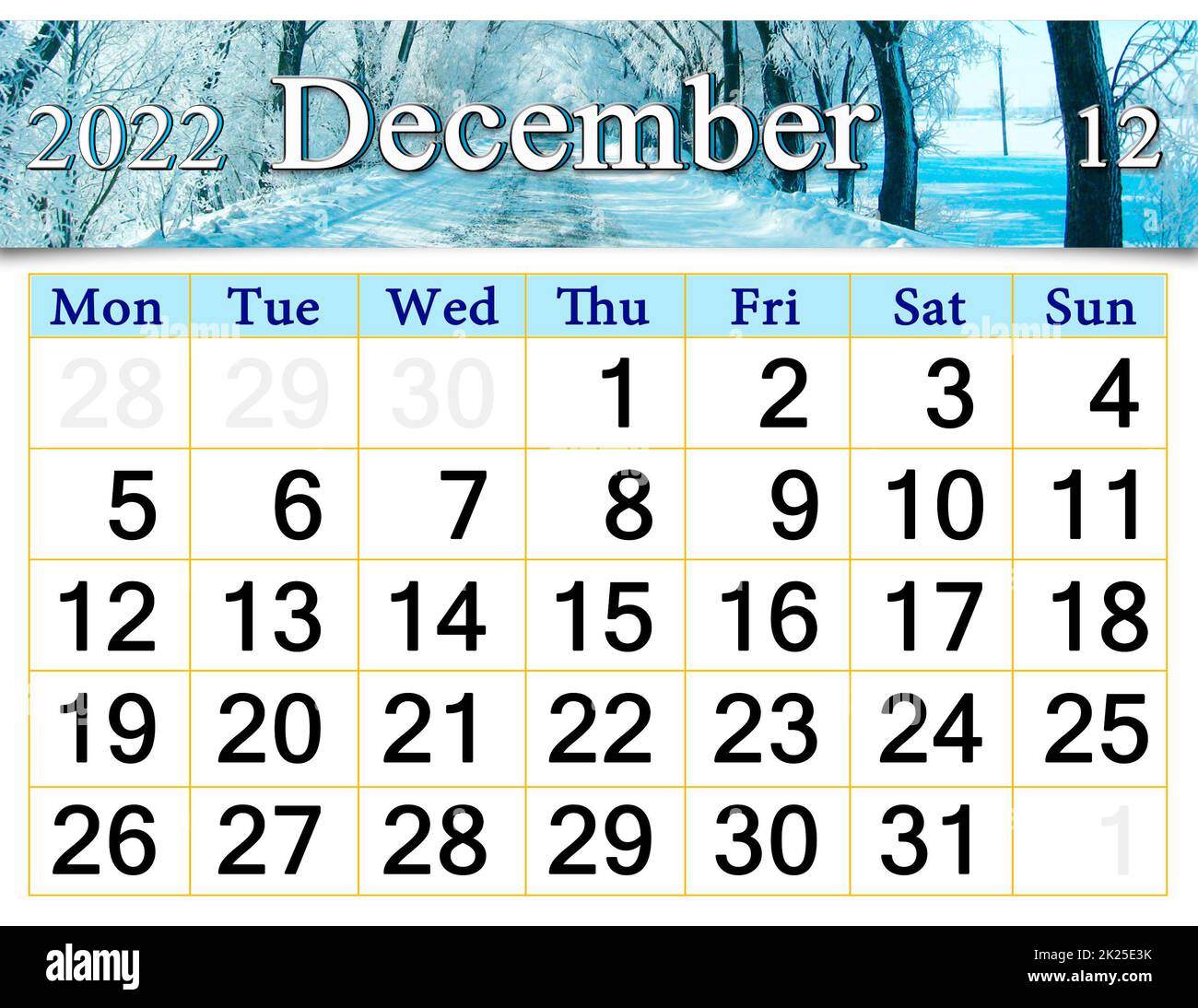 Kalender für Dezember 2022 mit Bild der Winterstraße bedeckt mit Heiserfrost Stockfoto