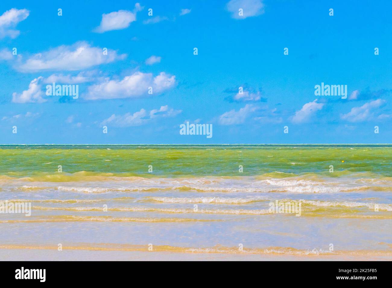 Schöne Holbox Insel Strand Sandbank Panorama türkis Wasser Wellen Mexiko. Stockfoto