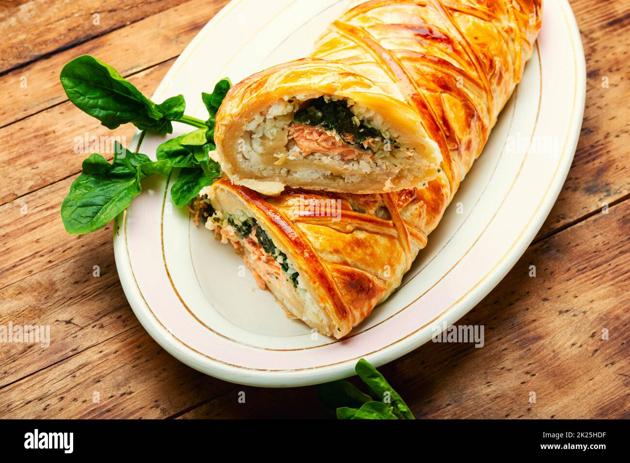 In Teig gebackener Lachs. Stockfoto