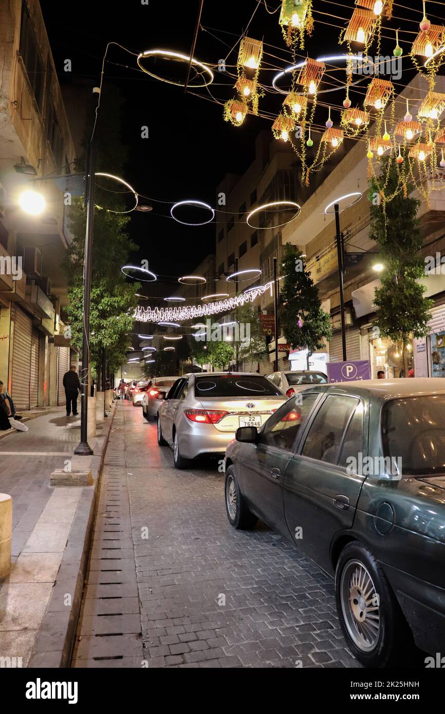 Jordan – Amman Downtown Streets at Night (Autos, arabische Stadt) Stockfoto