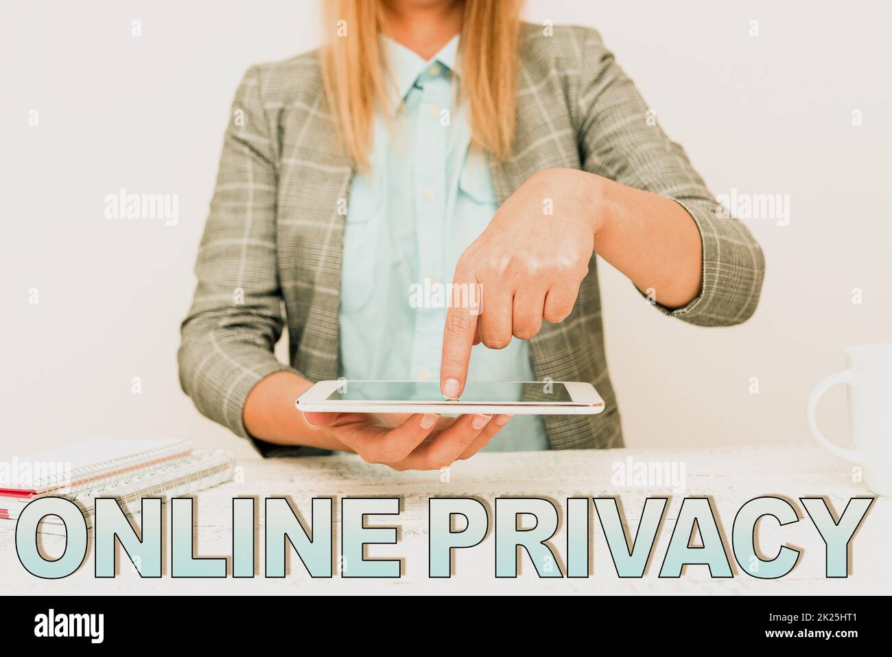 Handschrifttext Online-Datenschutz. Internet Concept Sicherheitsstufe der über das Internet veröffentlichten persönlichen Daten Anzeige der neuen Smartphone-Technologie, Besprechung von Geräteverbesserungen Stockfoto