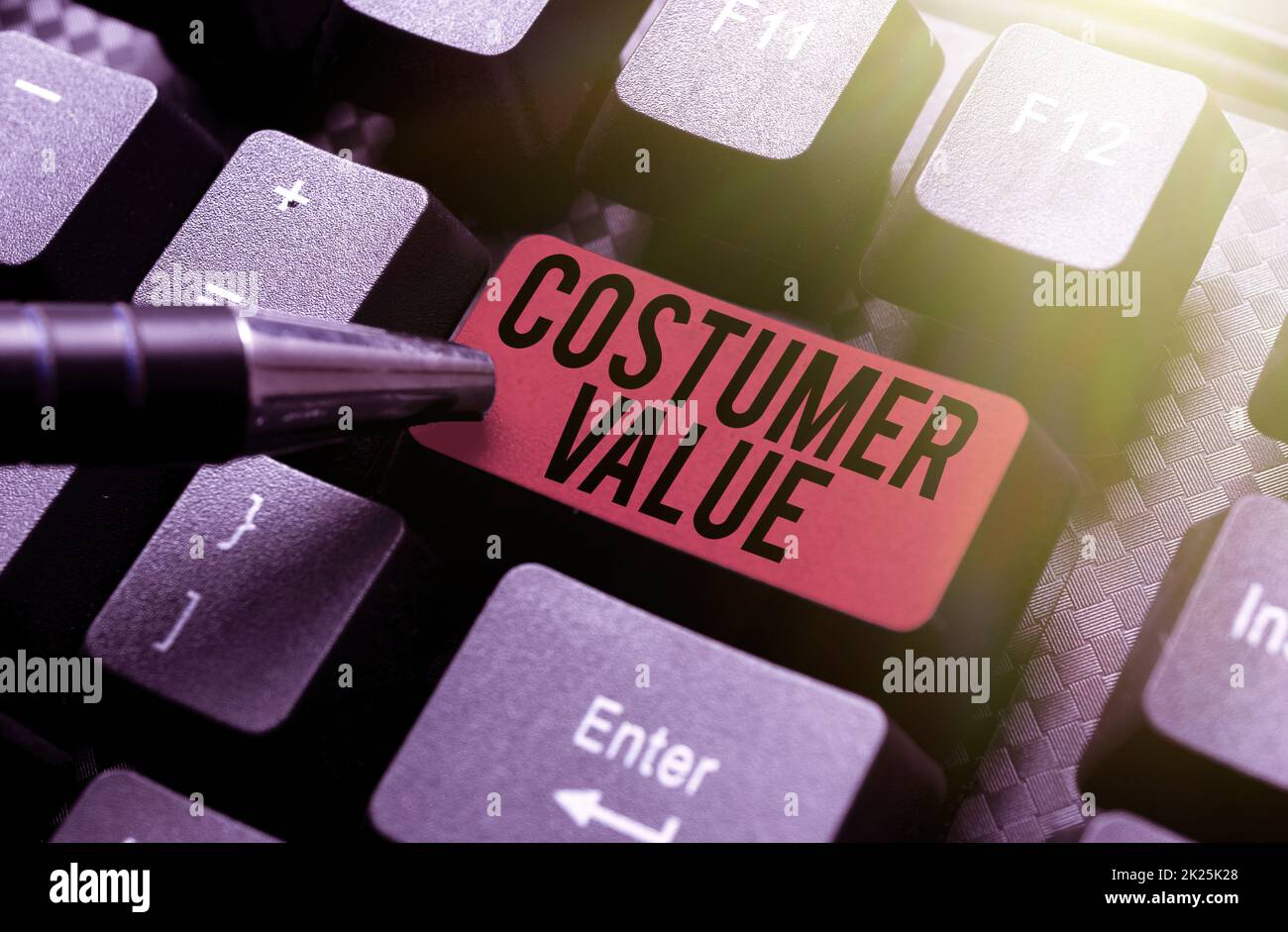 Handschriftlicher Text Kundenwert. Business zeigen die Vorteile, die Kunden vom Kauf von Produkten erhalten Abstract Typing New Antivirus Program, Typing Internet Virus Lists Stockfoto