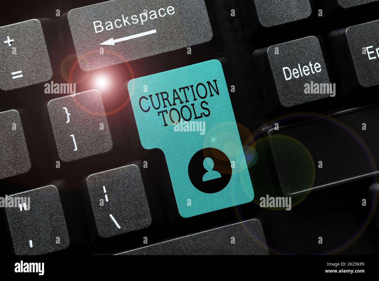 Textzeichen mit Kurationstools. Internet Concept Software, die zum Sammeln von Informationen verwendet wird, die für ein Thema relevant sind Ideen für Textverarbeitungsprogramme, Logging Programming Updates Konzept Stockfoto
