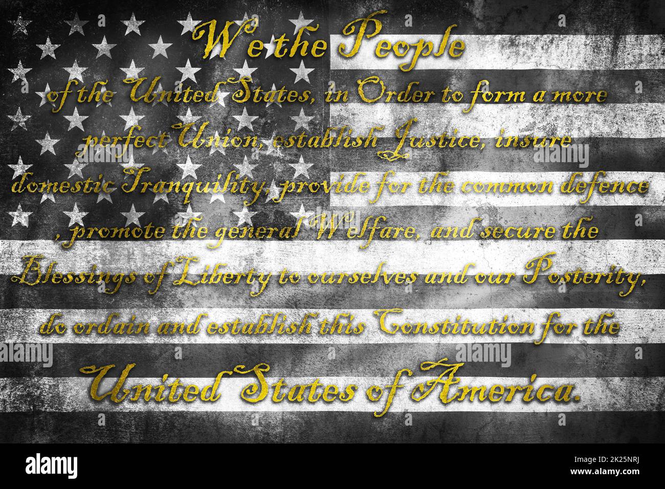 USA Verfassung Präambel Wir, das Volk auf Grunge schwarz-weiße US-Flagge Stockfoto