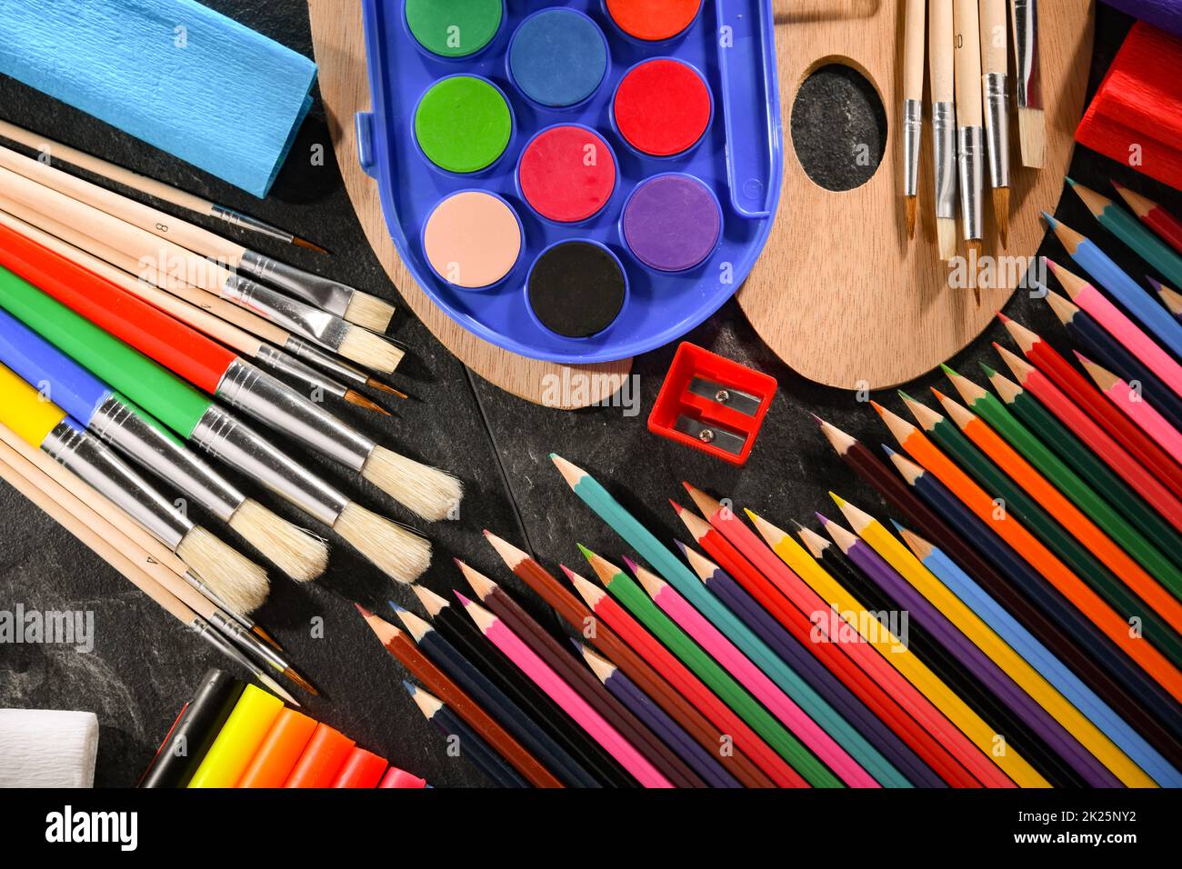 Zusammensetzung mit der Schule Zubehör für Malerei und Zeichnung Stockfoto