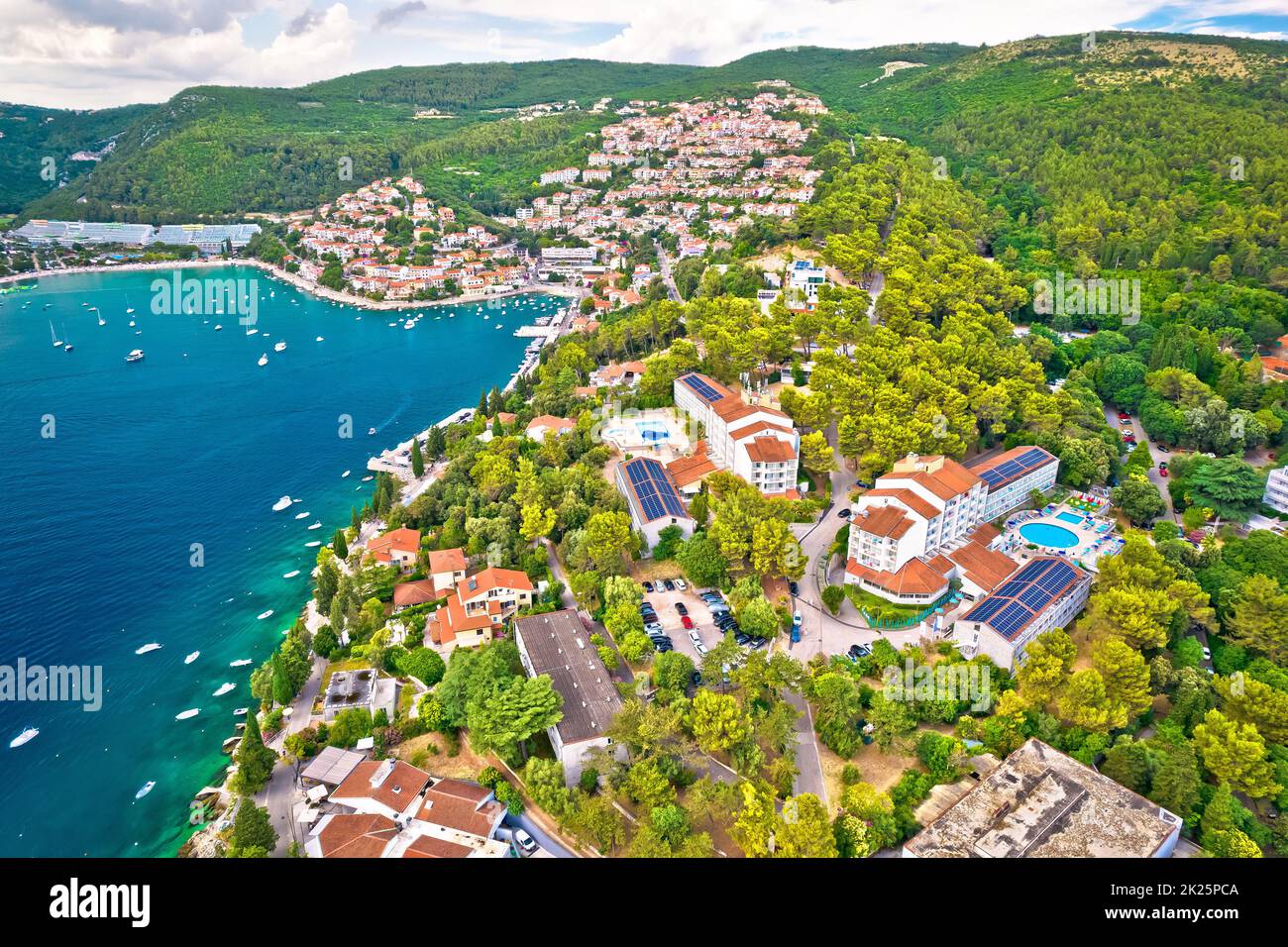 Rabac. Touristenstadt Rabac watefront aus der Vogelperspektive Stockfoto