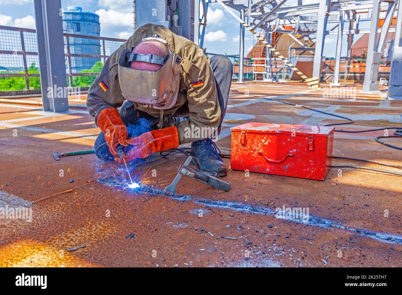 Schweißer bei der Arbeit am Industriestandort Neuenkirchen Stockfoto