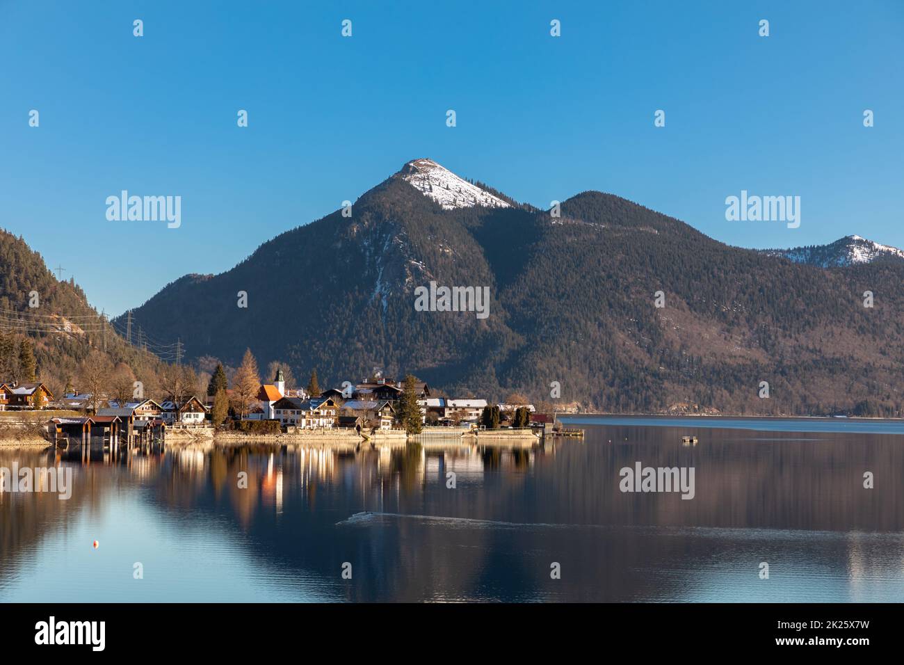 Walchensee Dorf am Walchensee, Bayern, Deutschland, an einem Wintermorgen Stockfoto