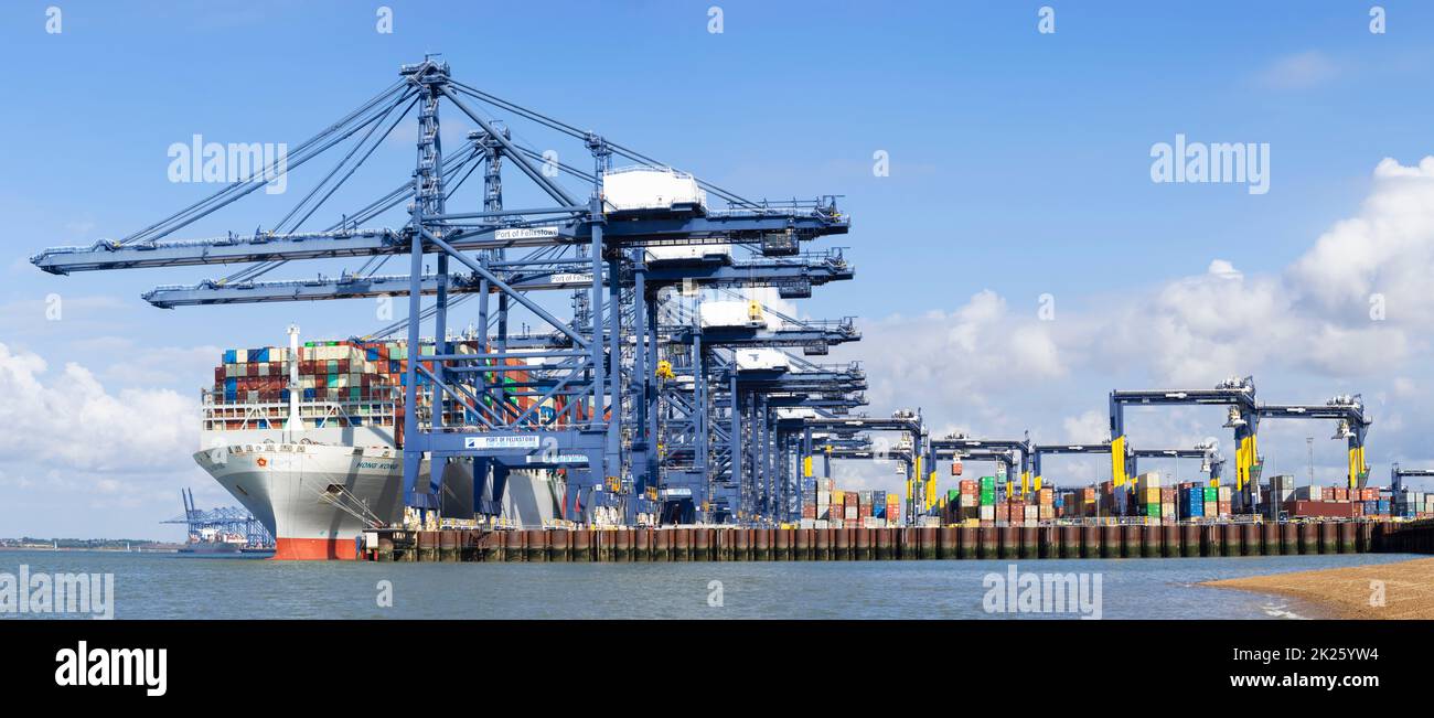 OOCL HONG KONG Containerschiff mit Container beladen Hafen von Felixstowe Container Hafen Felixstowe Hafen Felixstowe Suffolk England GB Stockfoto