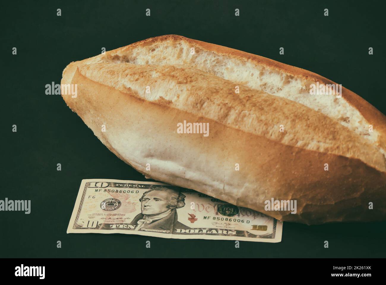 2022 Weltwirtschaftskrise, Anstieg der Brotpreise, Brot und 10 Dollar Anstieg der Brotpreise und Inflation in den USA. Stockfoto