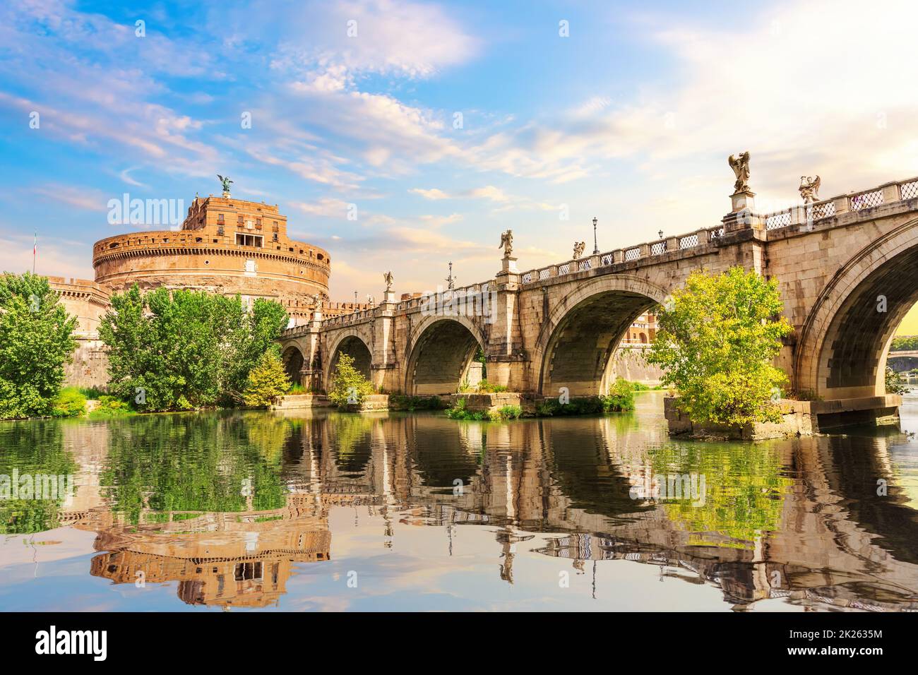Schloss Sant'Angelo und die Aelianische Brücke über den Tiber, Rom, Italien Stockfoto