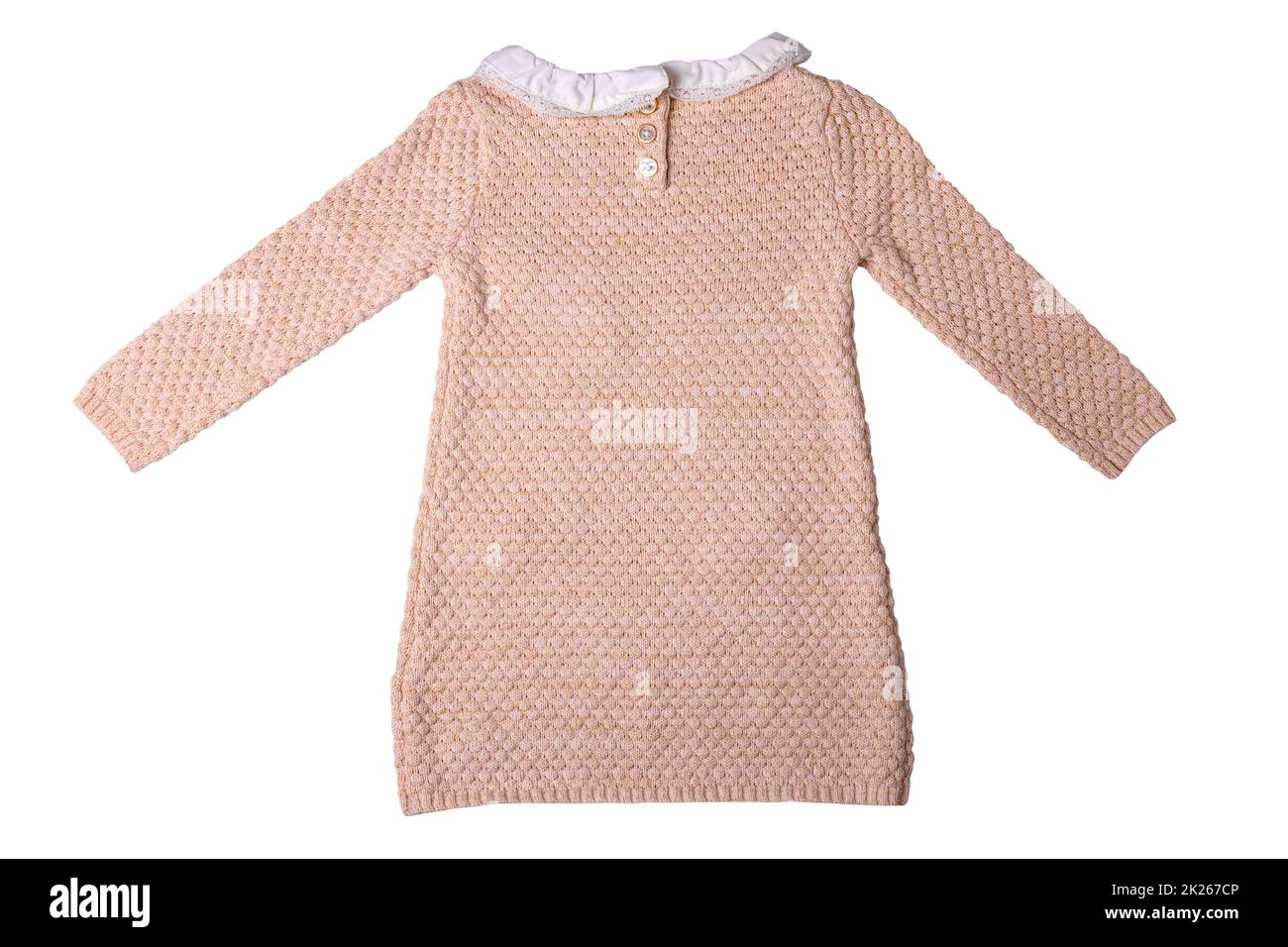 Kleidung für Kinder. Ein hübsches pinkfarbenes Kleid für Mädchen mit weißem Spitzenkragen und langen Ärmeln, isoliert auf weißem Hintergrund. Beschneidungspfad. Herbst- und Frühlingsmode für Kinder. Stockfoto