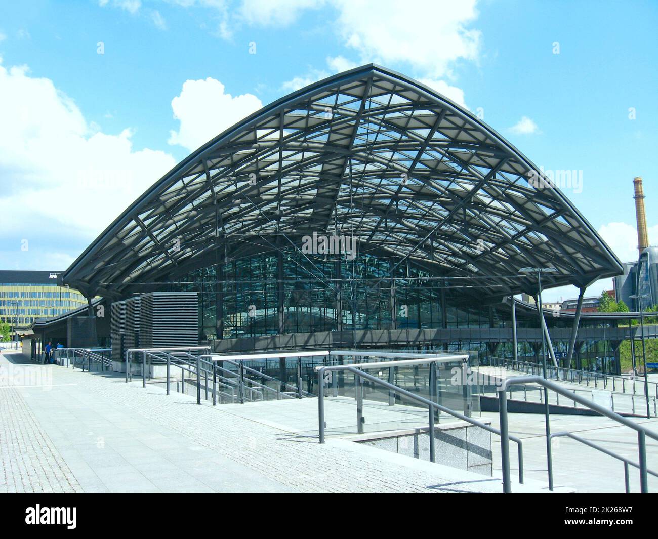 Architektonisches Ensemble am Eingang zu Bus- und Bahnhöfen der Stadt Lodz Stockfoto