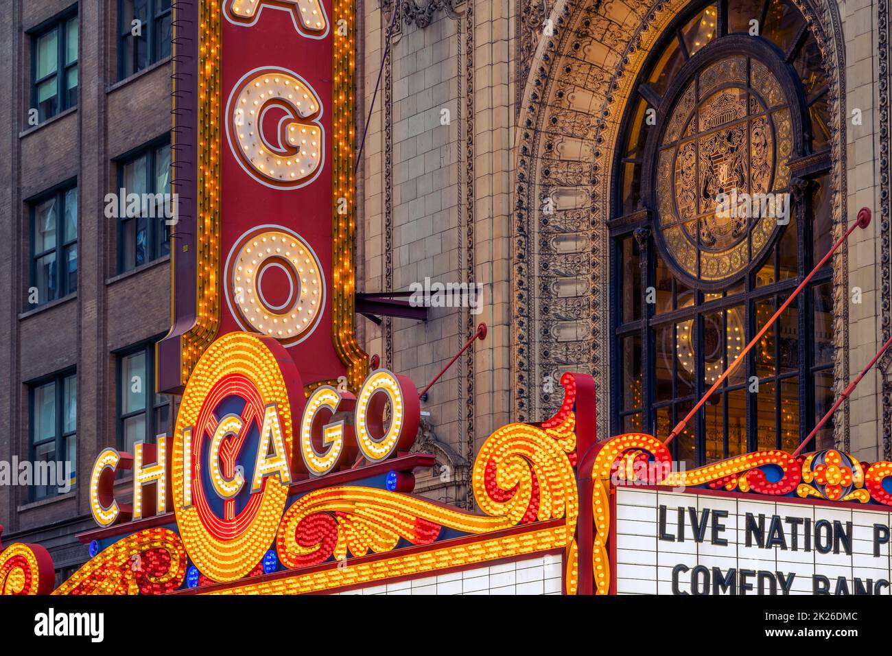 Ikonisches Neonzeichen des Chicago Theatre, Chicago, Illinois, USA Stockfoto