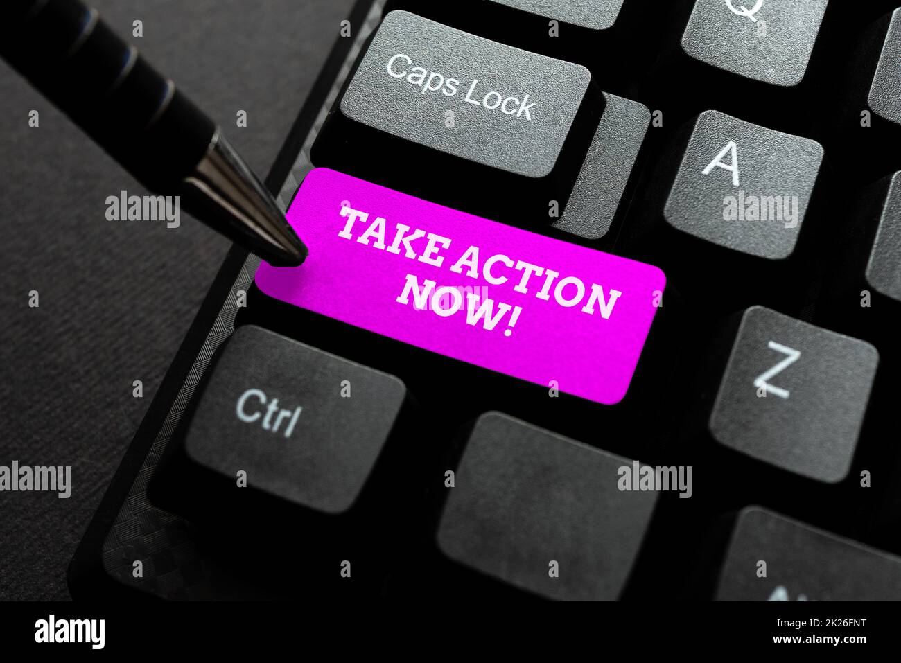 Konzeptionelle Beschriftung Jetzt handeln. Wort auf „Jetzt handeln“ sofort reagieren Es muss dringend etwas getan werden. Geben Sie neue Programmiercodes ein, und geben Sie emotionale Kurzgeschichten ein Stockfoto