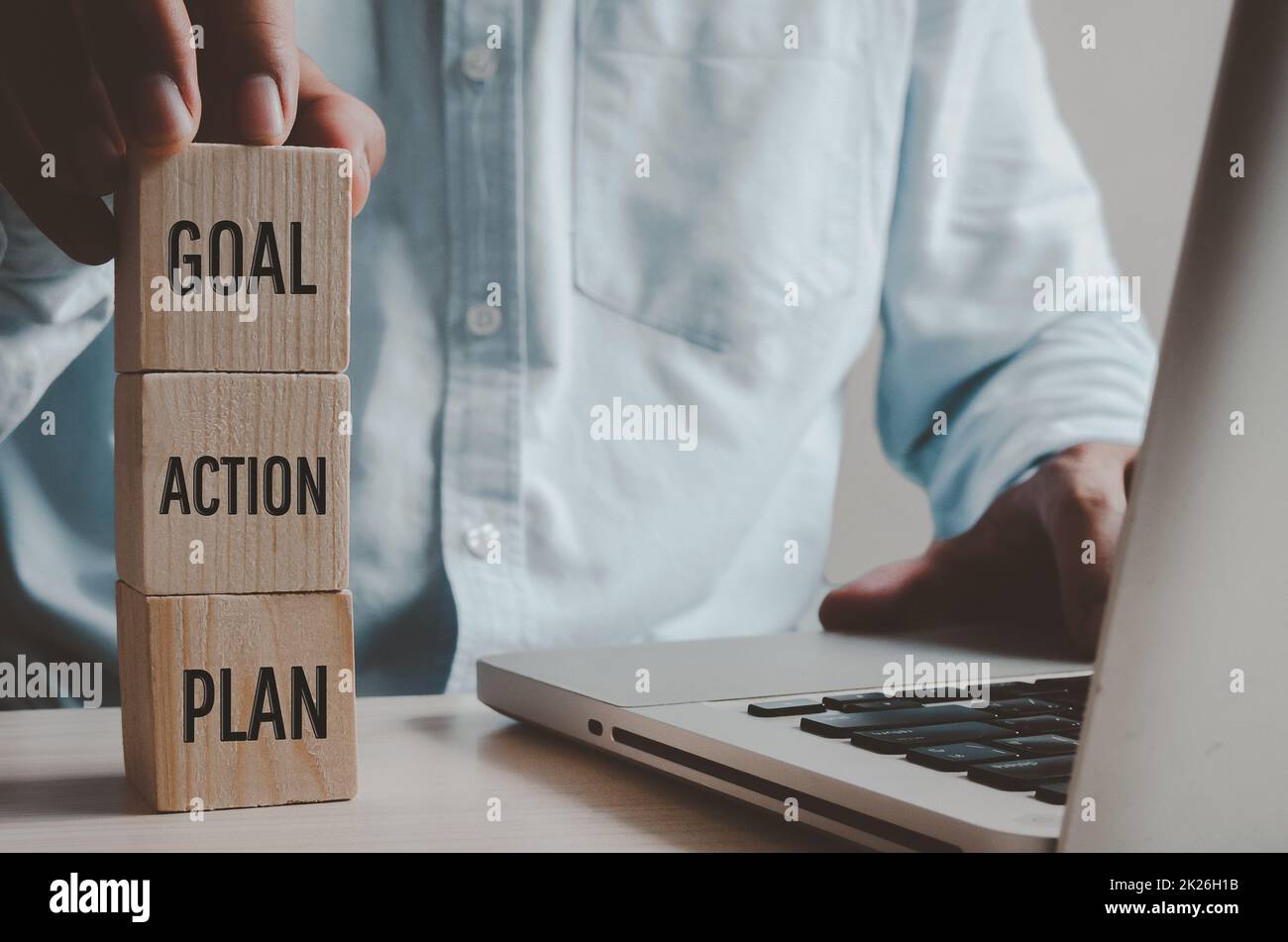 Hände halten Würfel Plan und Action for Success Ziele mit Text Konzept Geschäft Stockfoto