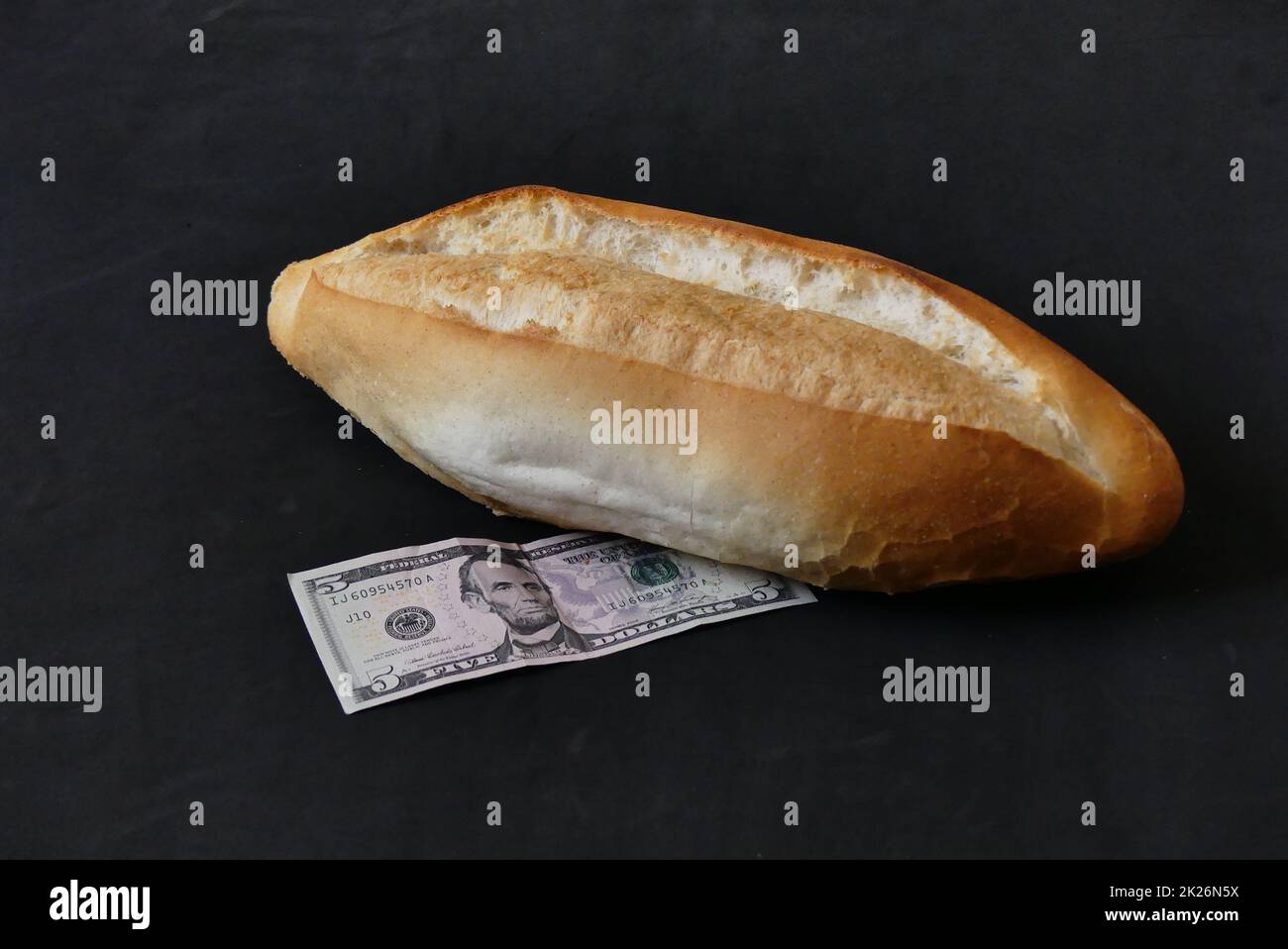 2022 Weltwirtschaftskrise, Anstieg der Brotpreise, Brot und 10 Dollar Anstieg der Brotpreise und Inflation in den USA. Stockfoto